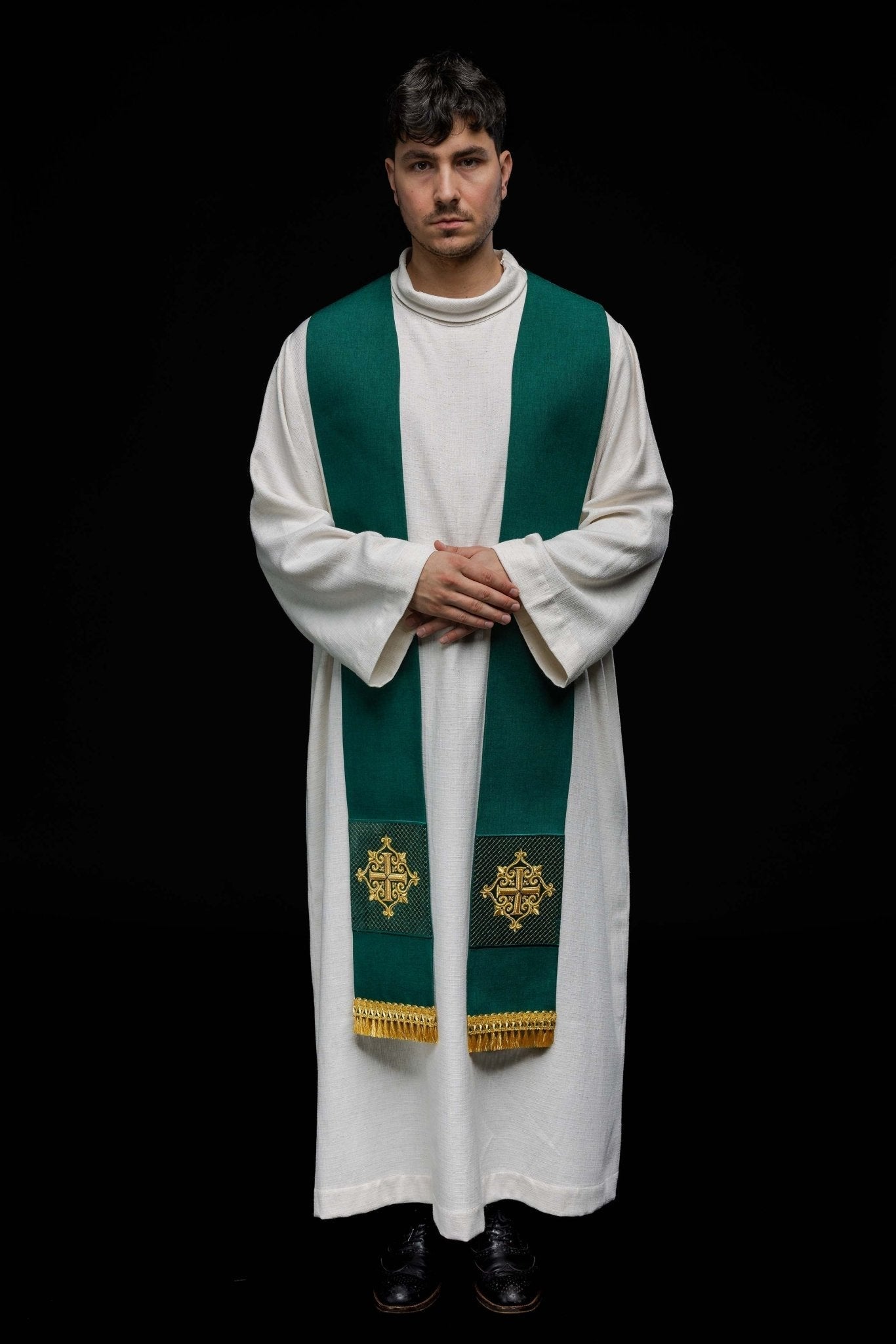 Estola bordada con símbolo de cruz de terciopelo verde