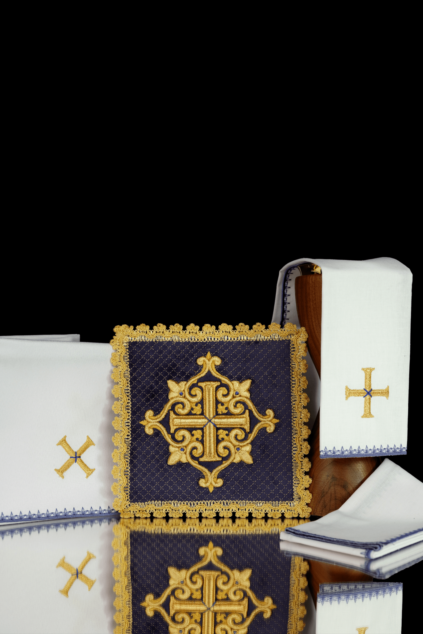 Servicio de altar con cruz bordada terciopelo violeta