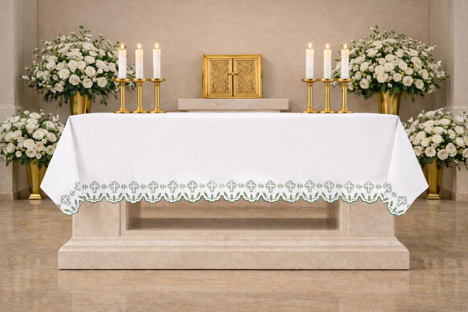 Mantel de altar con bordado de cruces verdes y acabado decorativo