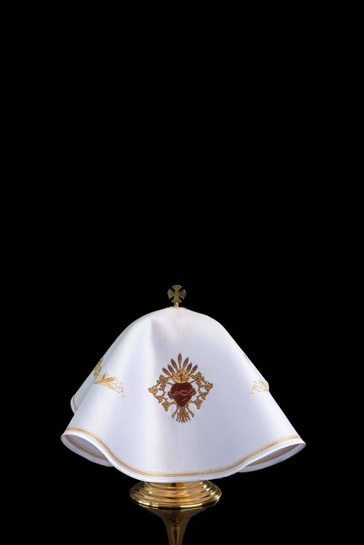 Velo para copón blanco con bordado del Sagrado Corazón de Jesús, vista posterior
