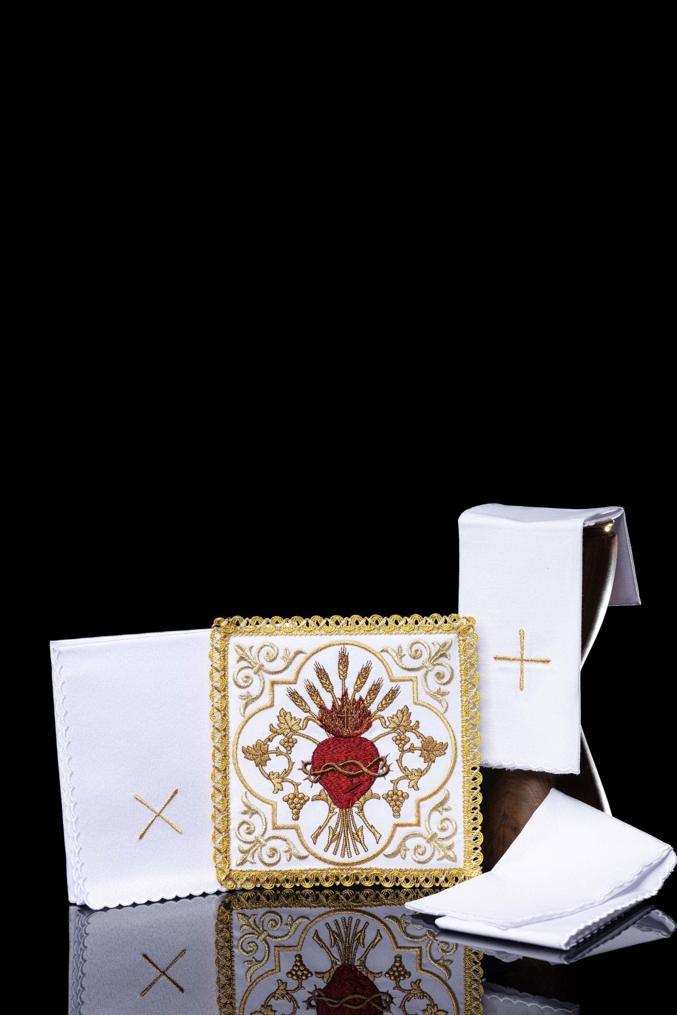 Lencería litúrgica bordada con el Sagrado Corazón de Jesús