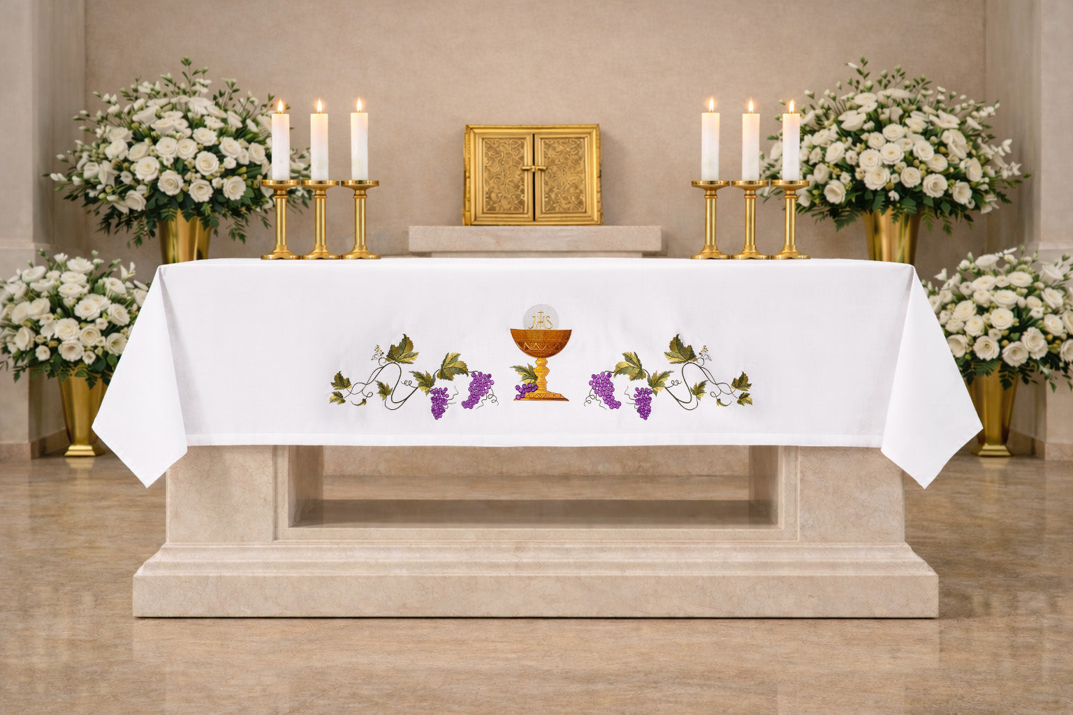 Mantel de altar con símbolo del cáliz bordado