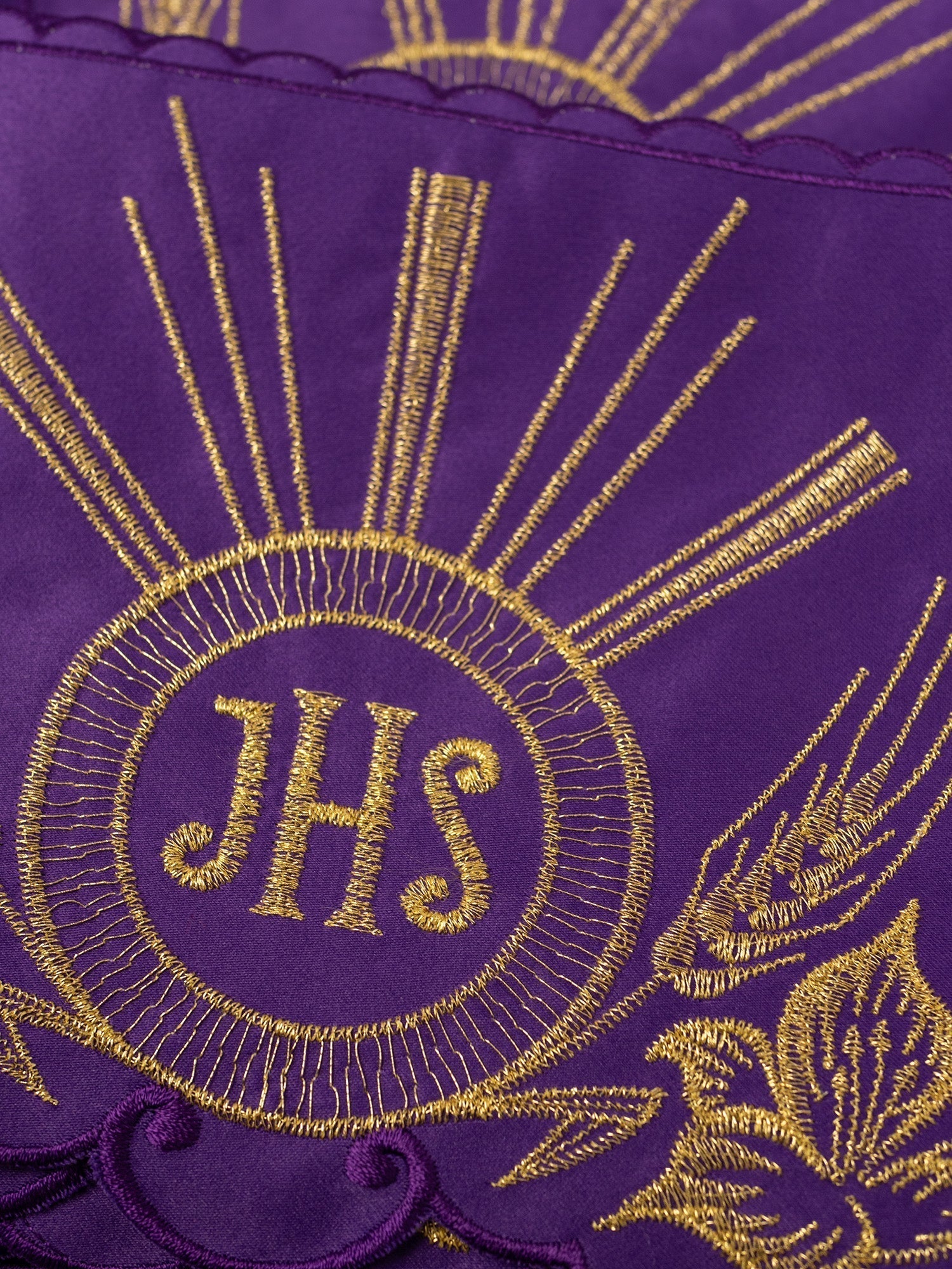 Puntilla de altar con bordado IHS - morado