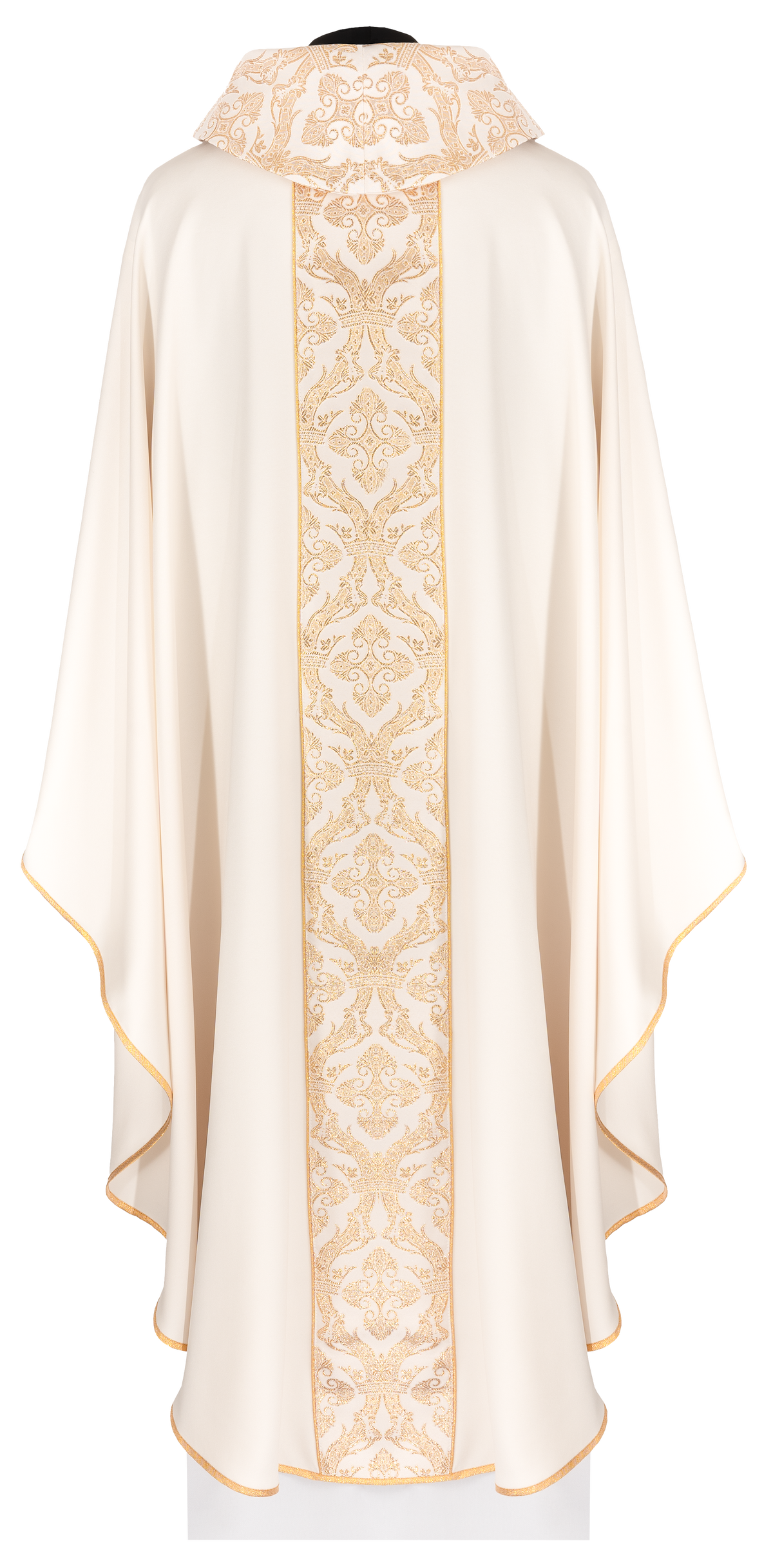 Casulla litúrgica con faja bordada y cuello color crudo