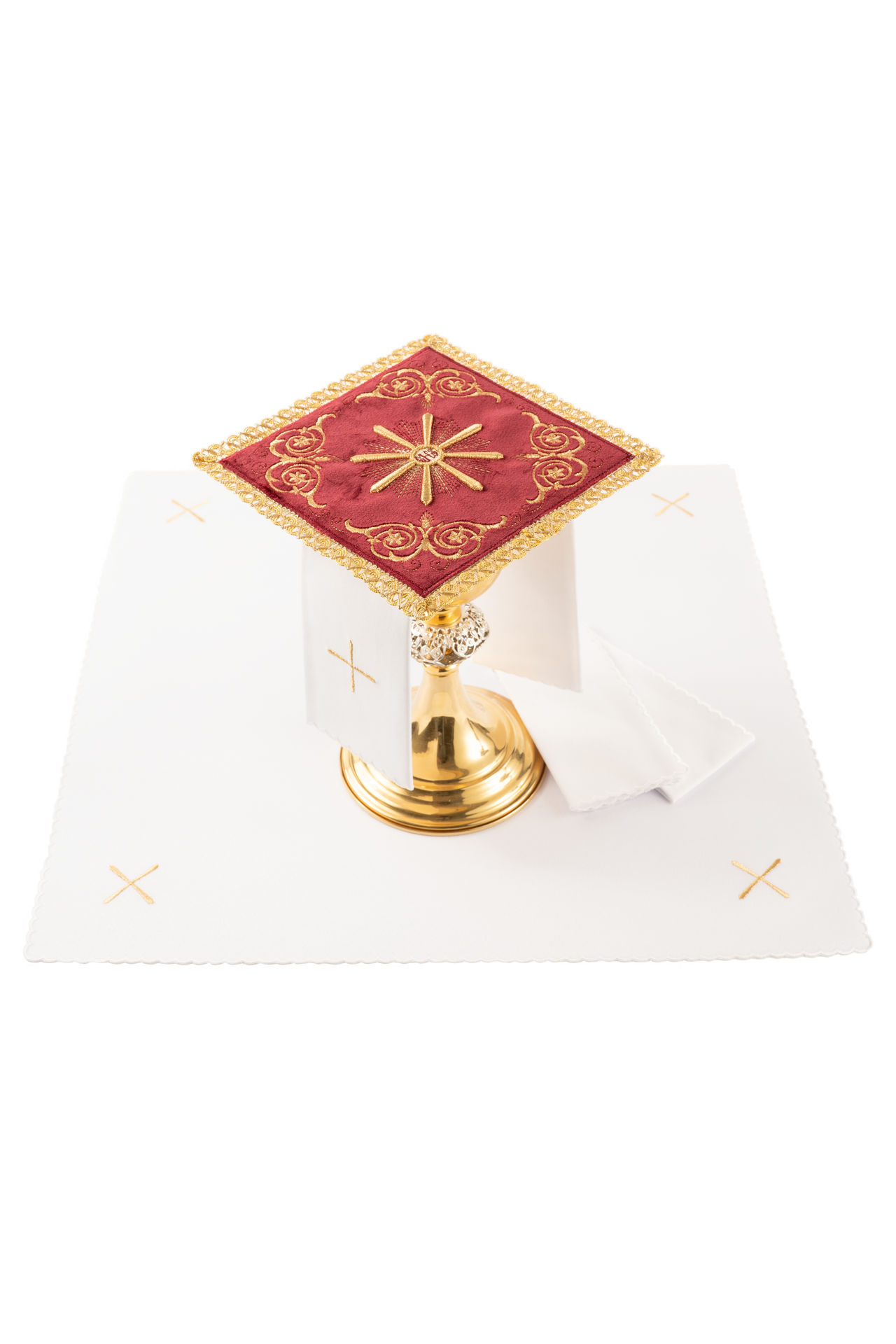 Servicio de altar bordado en terciopelo rojo