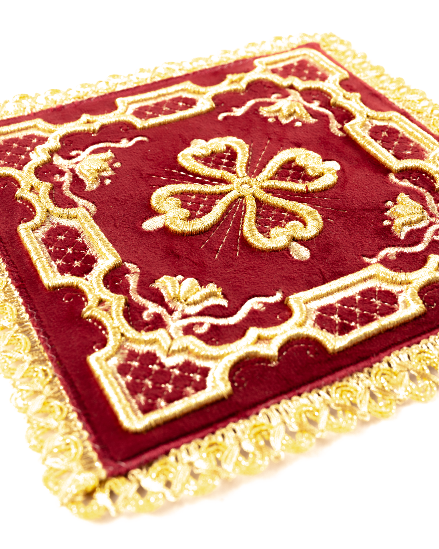 Servicio de altar bordado en terciopelo rojo