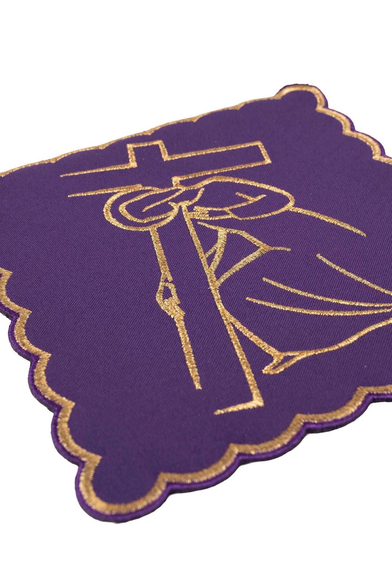 Servicio de altar bordado con el Vía Crucis