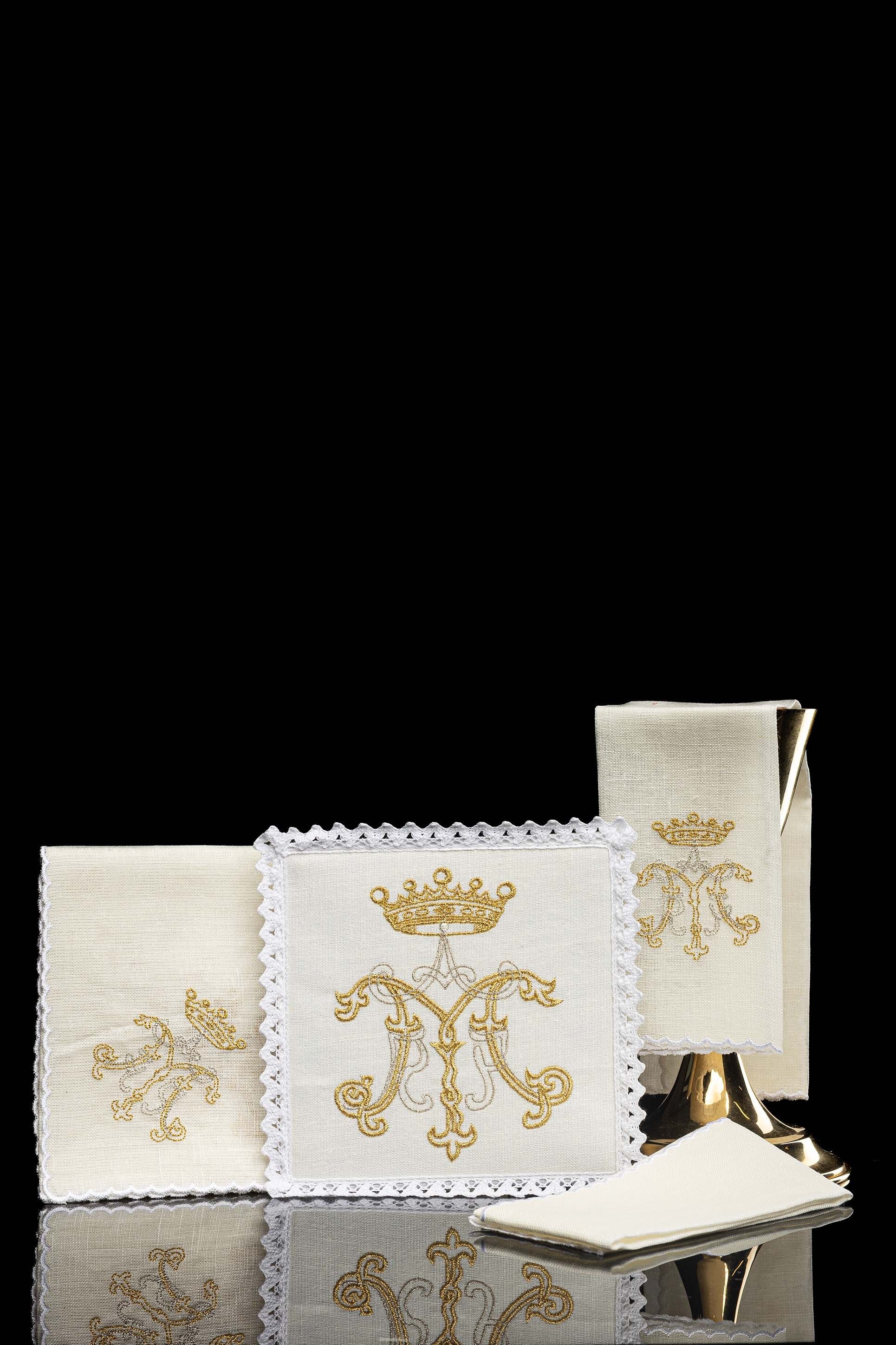 Juego de altar lino con bordado dorado Mariano