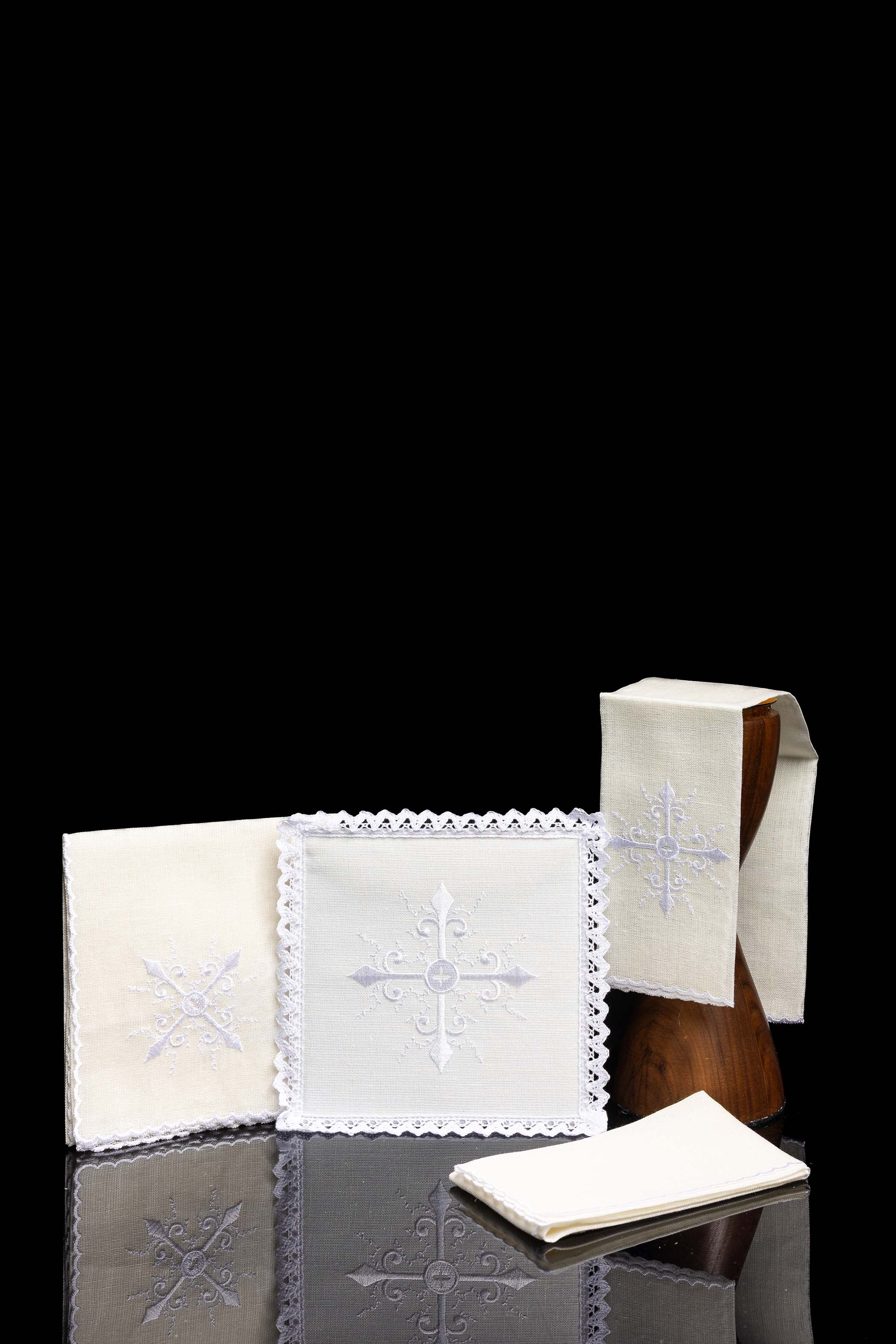 Servicio de altar lino con sencillo bordado Cruz