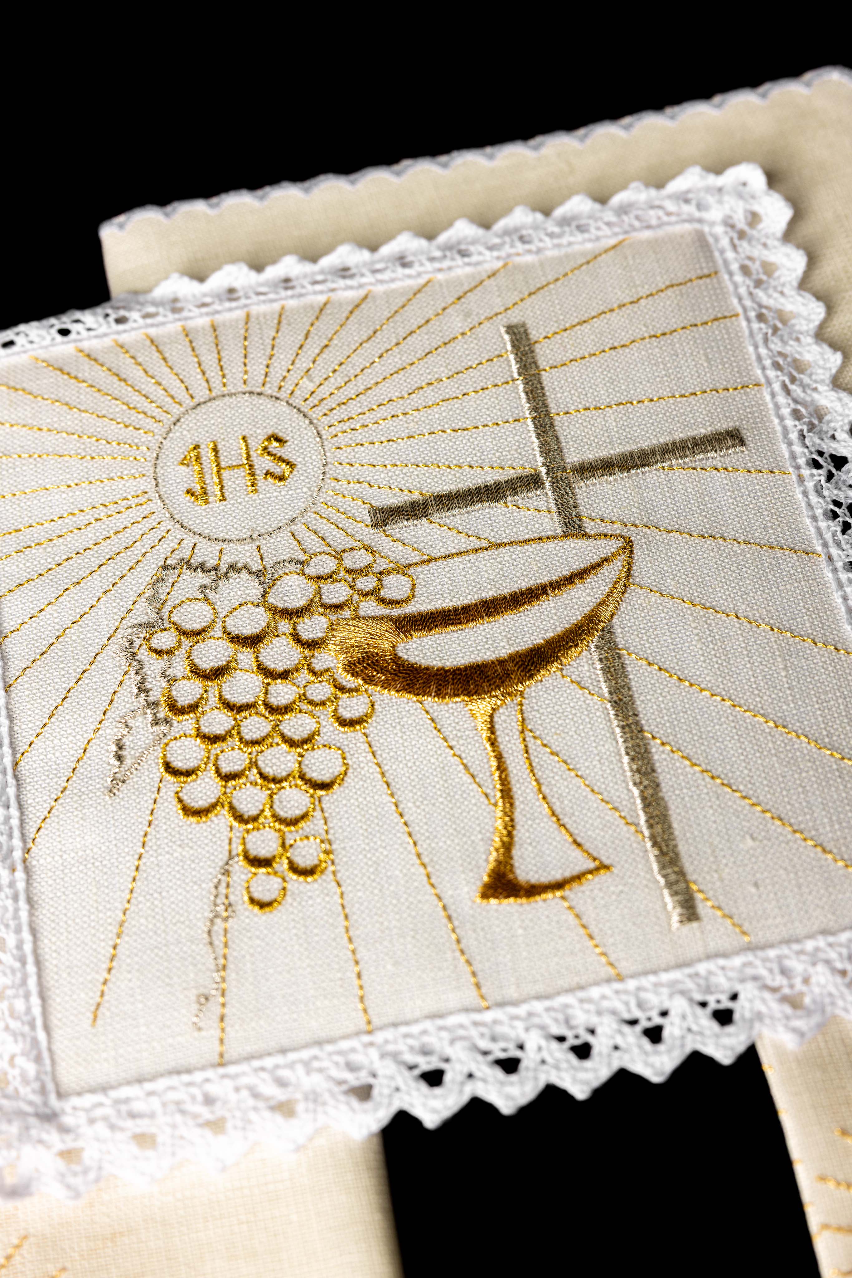 Servicio de altar lino con bordado Cruz y Cáliz
