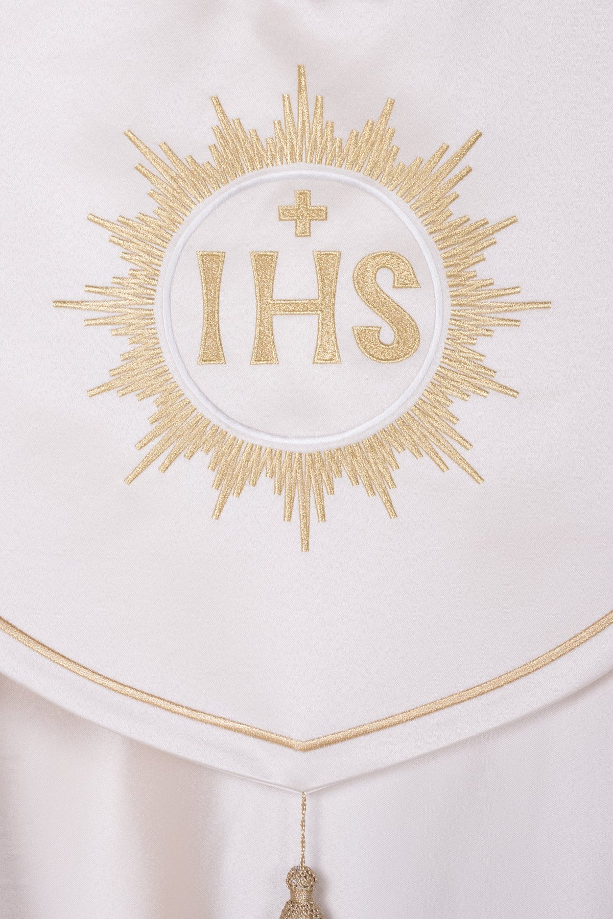 Capa pluvial eucarística beige con motivo IHS