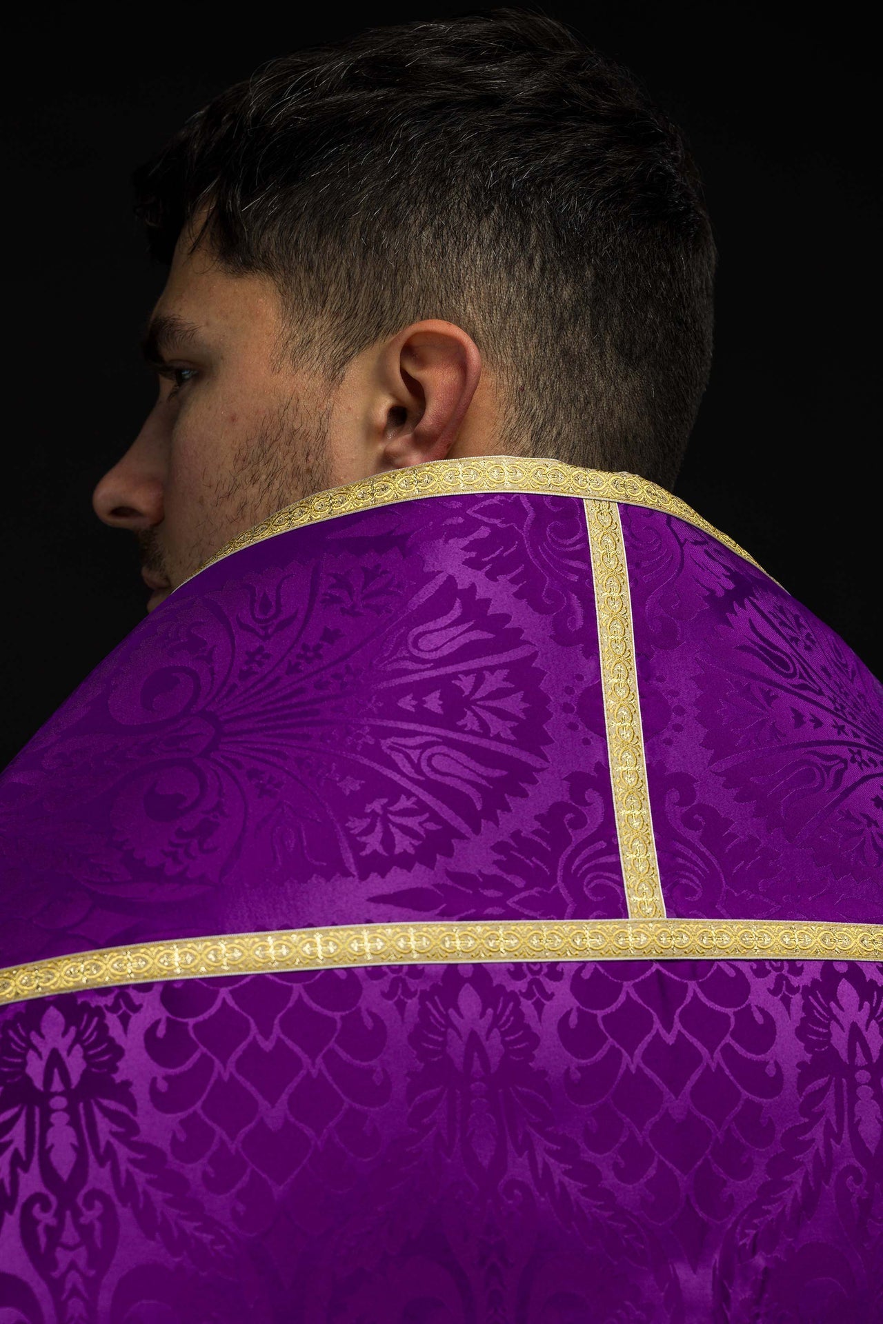 Capa pluvial romana lisa de jacquard color violeta