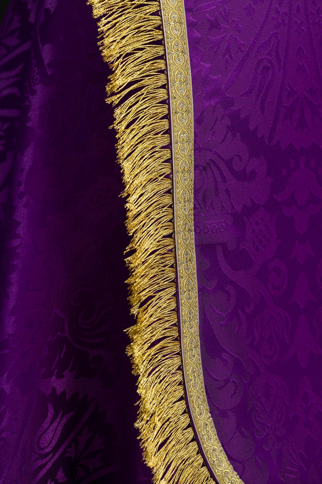Capa pluvial romana lisa de jacquard color violeta