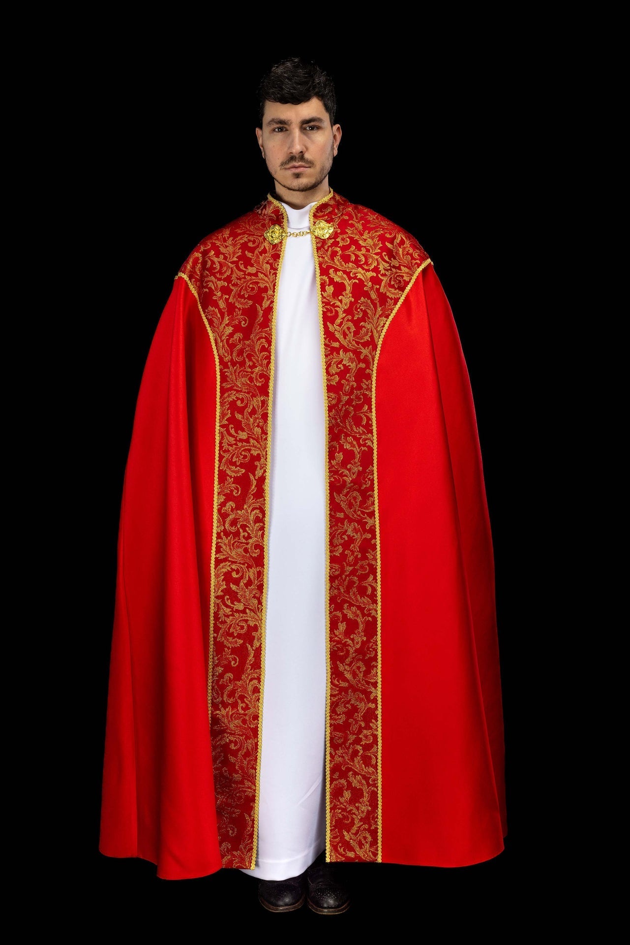 Capa pluvial bordada adornada con tejido jacquard rojo
