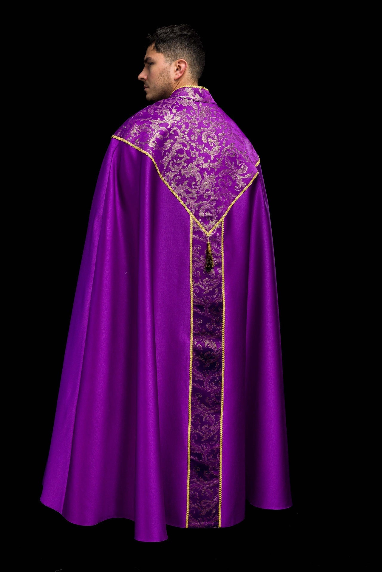 Capa bordada decorada con tejido jacquard morado