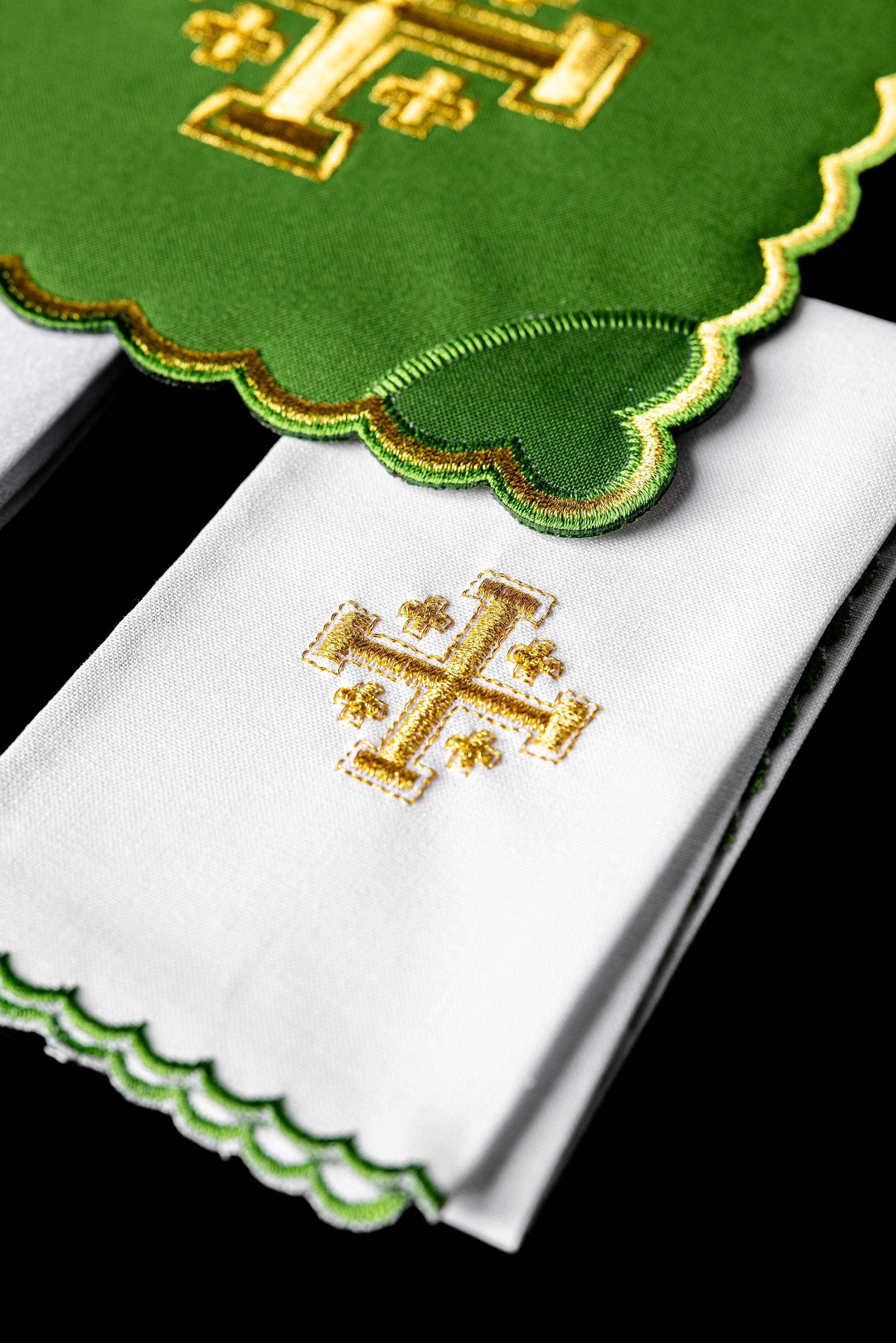 Servicio de altar Cruz de Jerusalén bordada verde