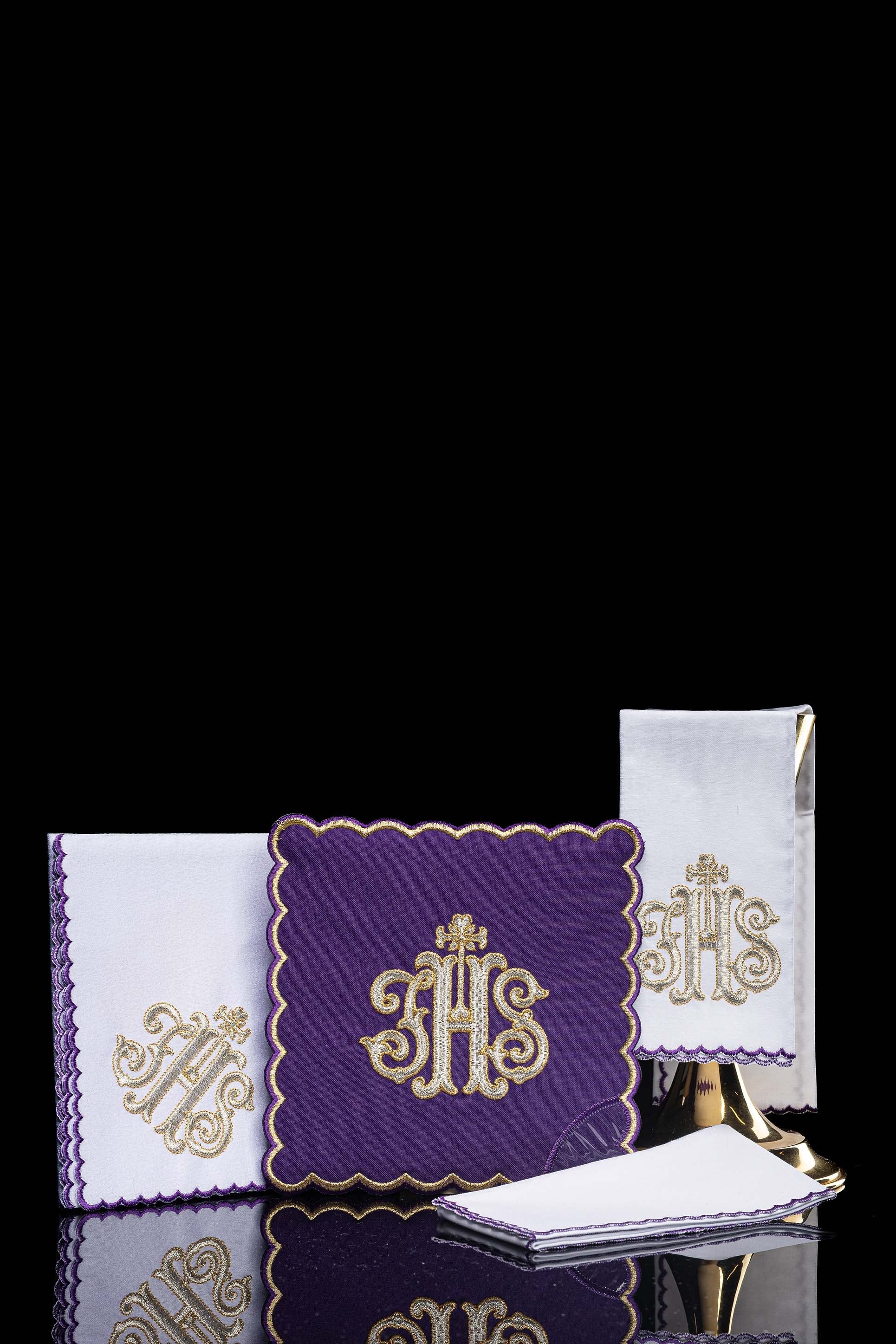 Servicio de altar bordado IHS palia morada