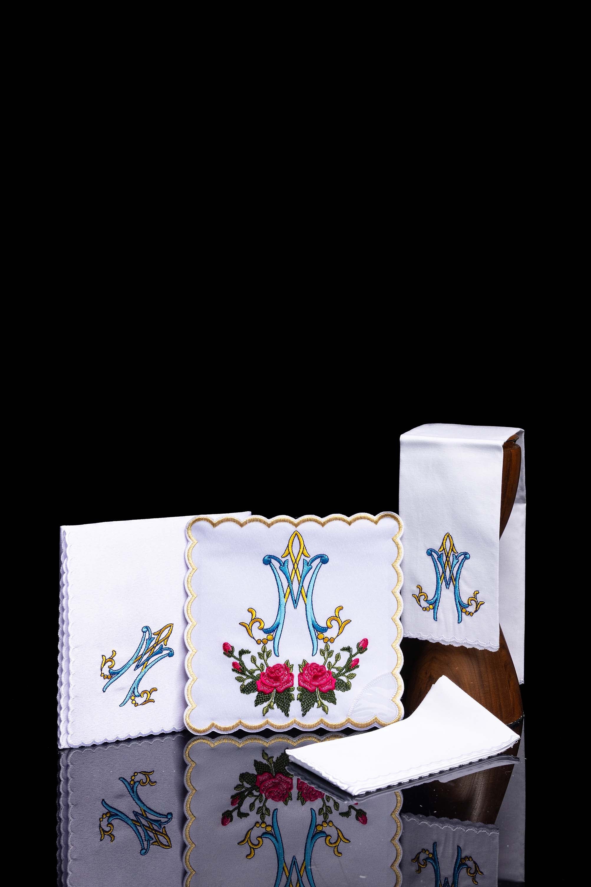 Servicio de altar con bordado Mariano colorido