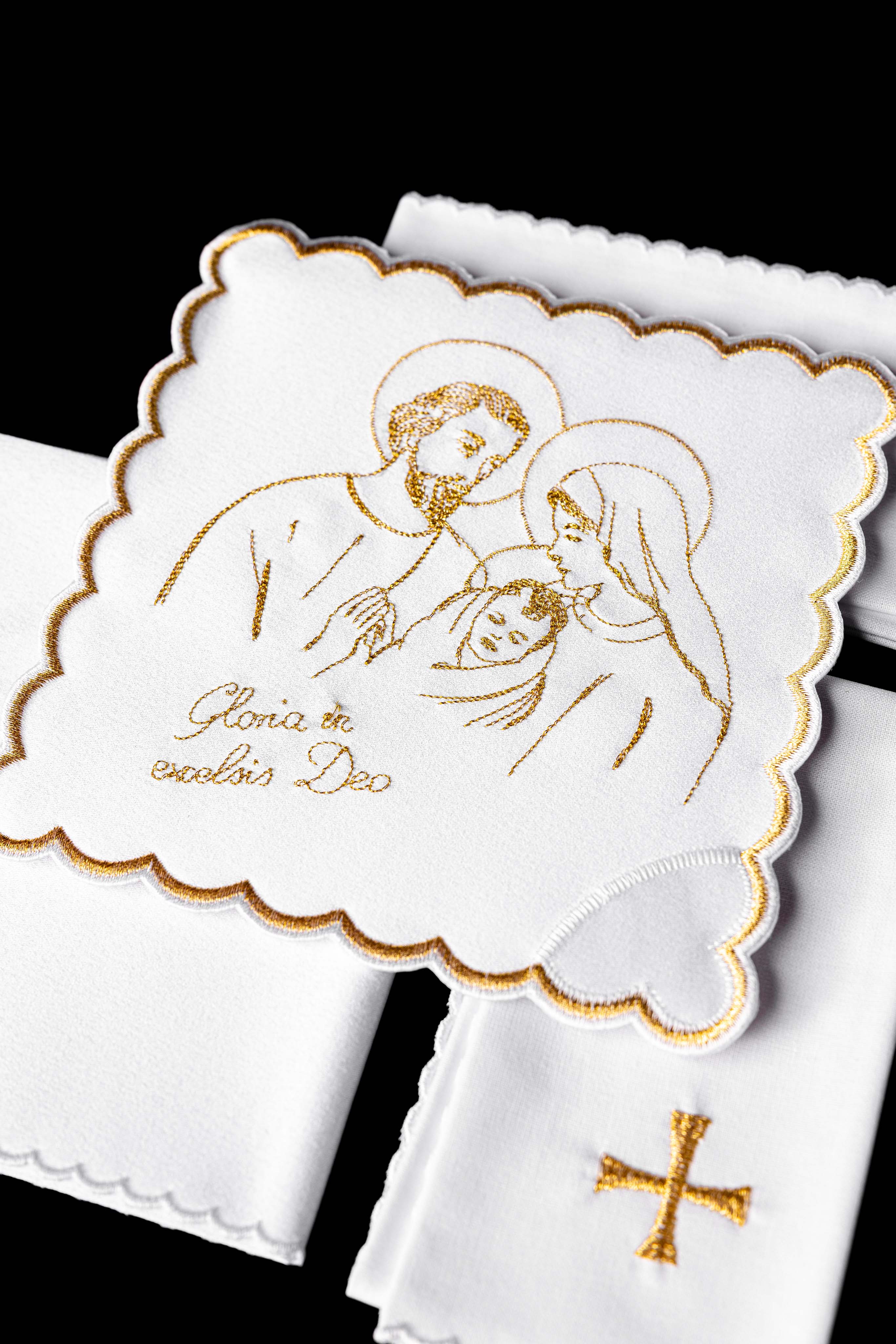 Servicio de altar con bordados dorados para Navidad