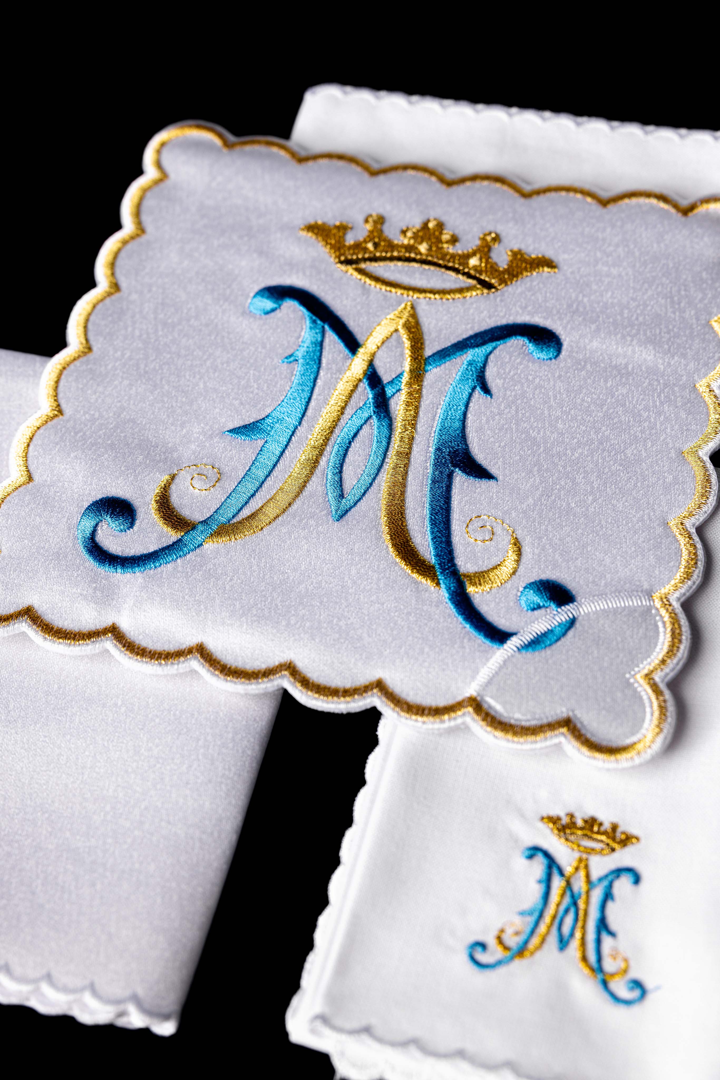 Servicio de altar bordado Mariano