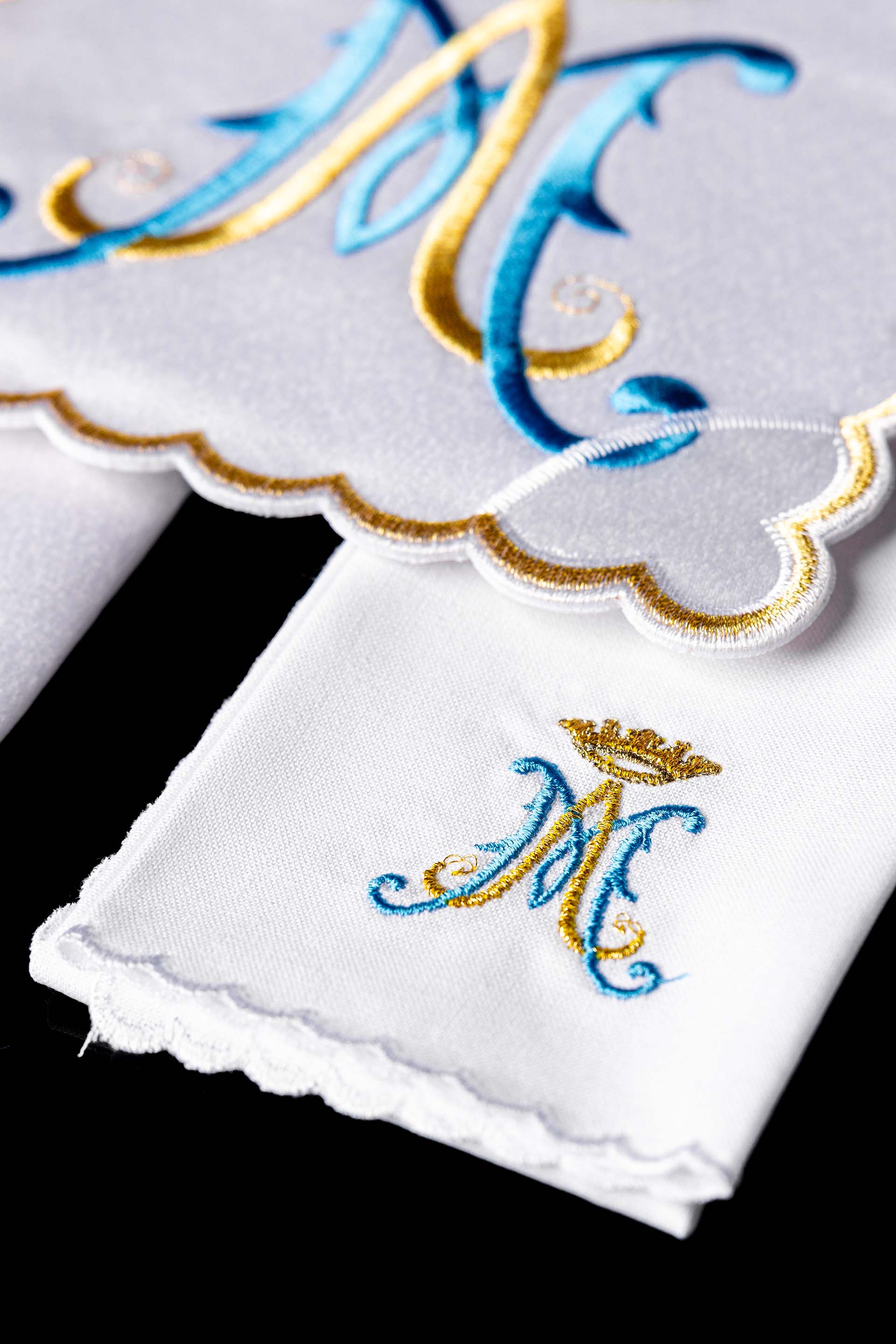 Servicio de altar bordado Mariano