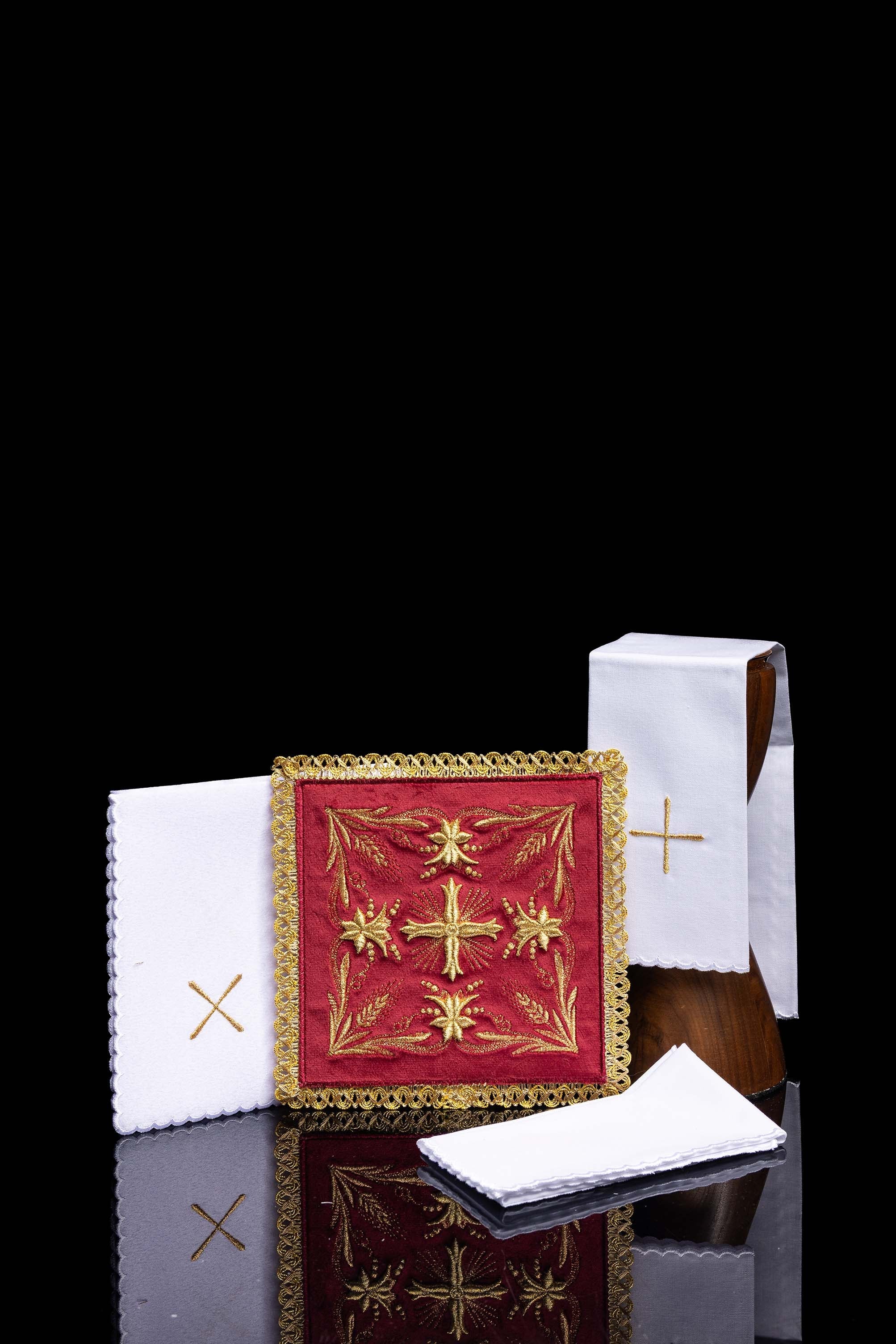 Servicio de altar terciopelo bordado rojo