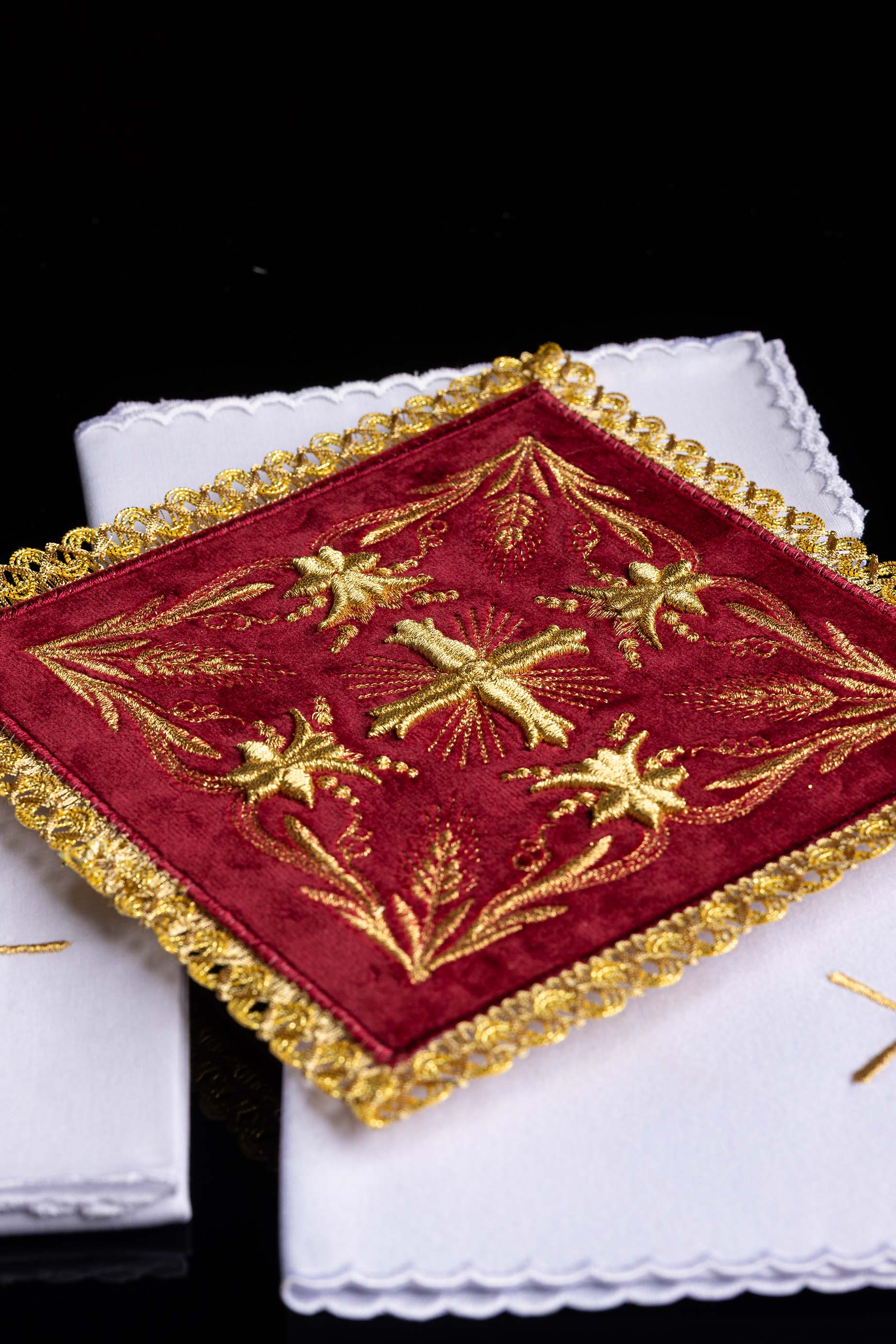 Servicio de altar terciopelo bordado rojo
