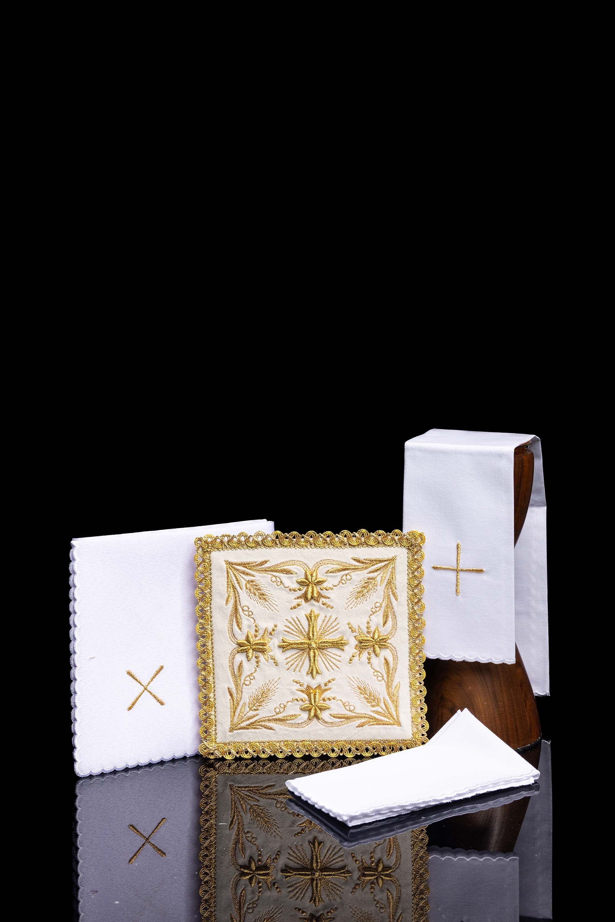 Servicio de altar terciopelo bordado marfil