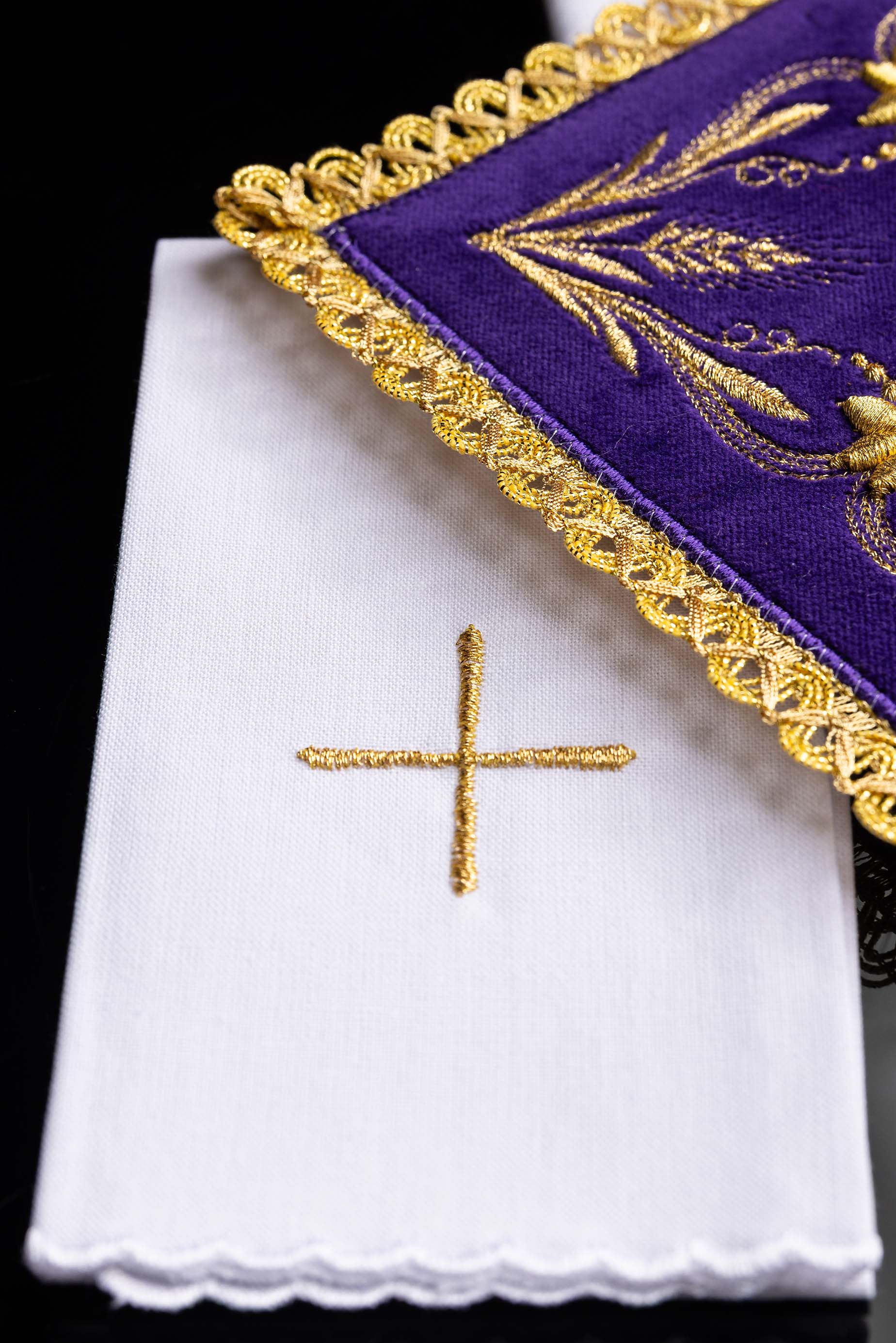 Servicio de altar terciopelo bordado morado