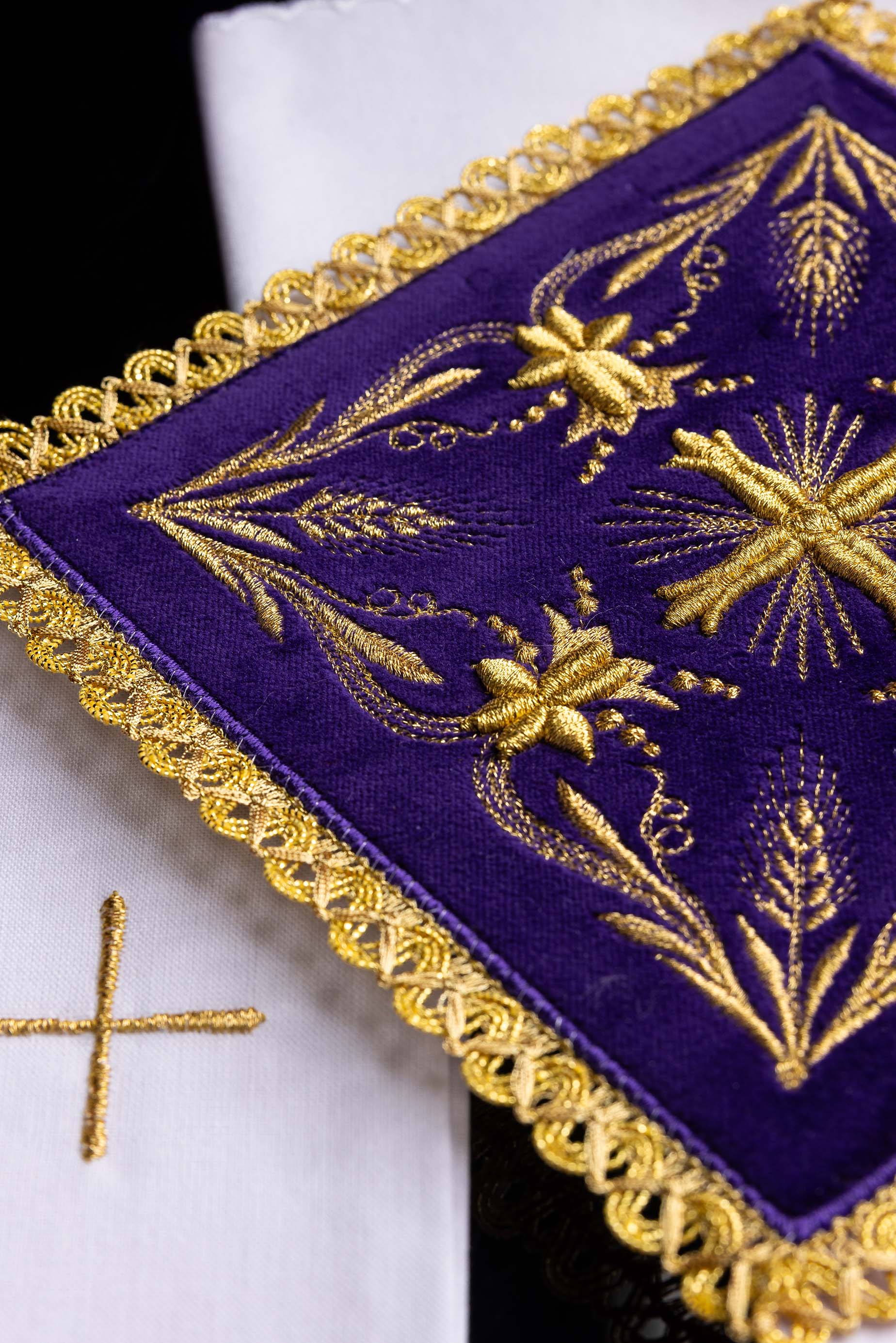 Servicio de altar terciopelo bordado morado