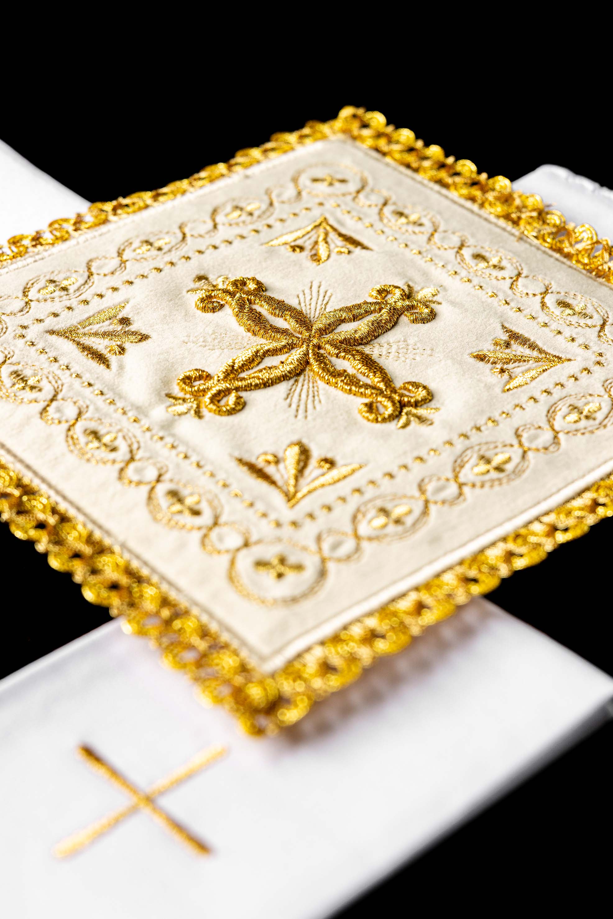 Servicio de altar terciopelo bordado rojo