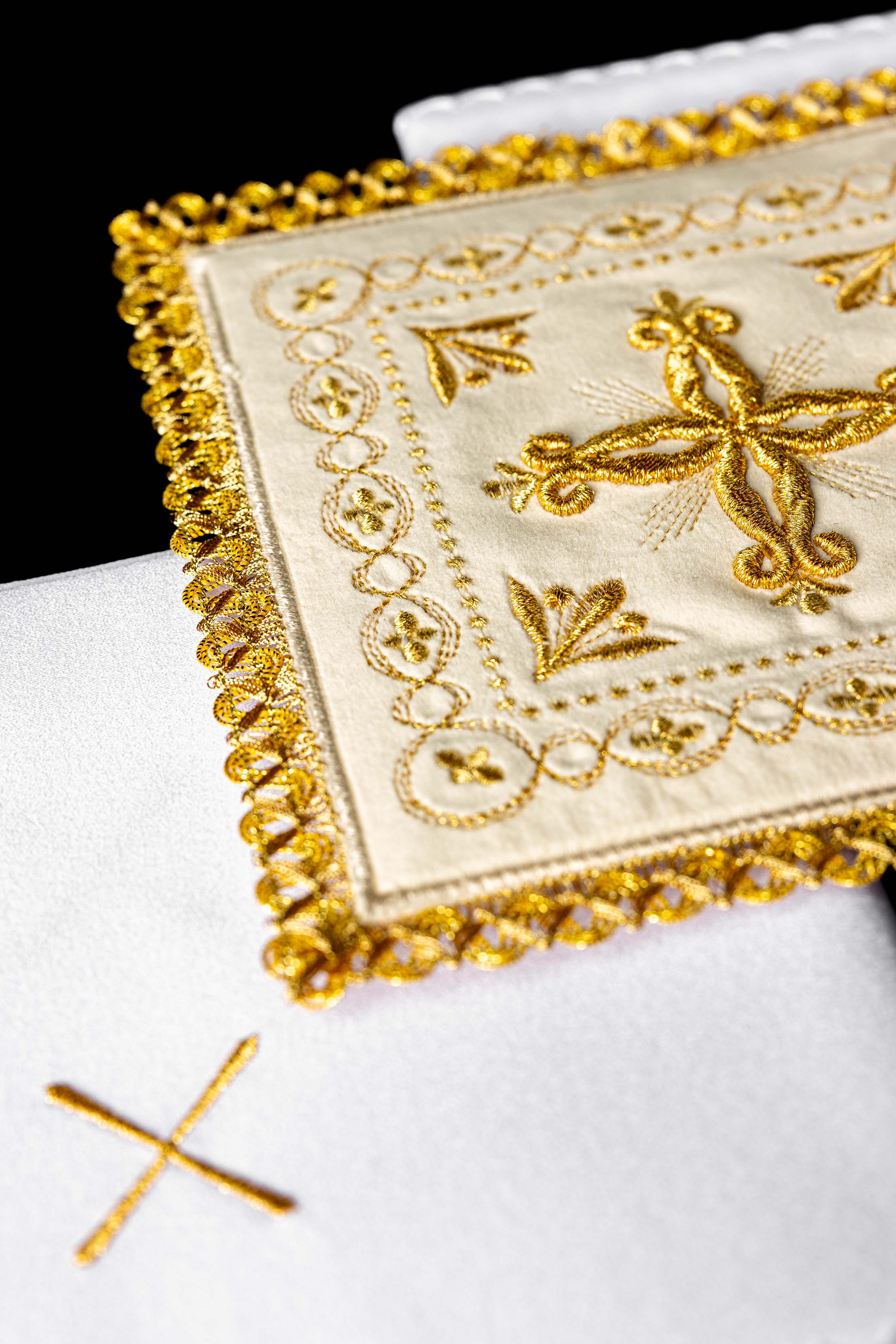 Servicio de altar terciopelo bordado rojo