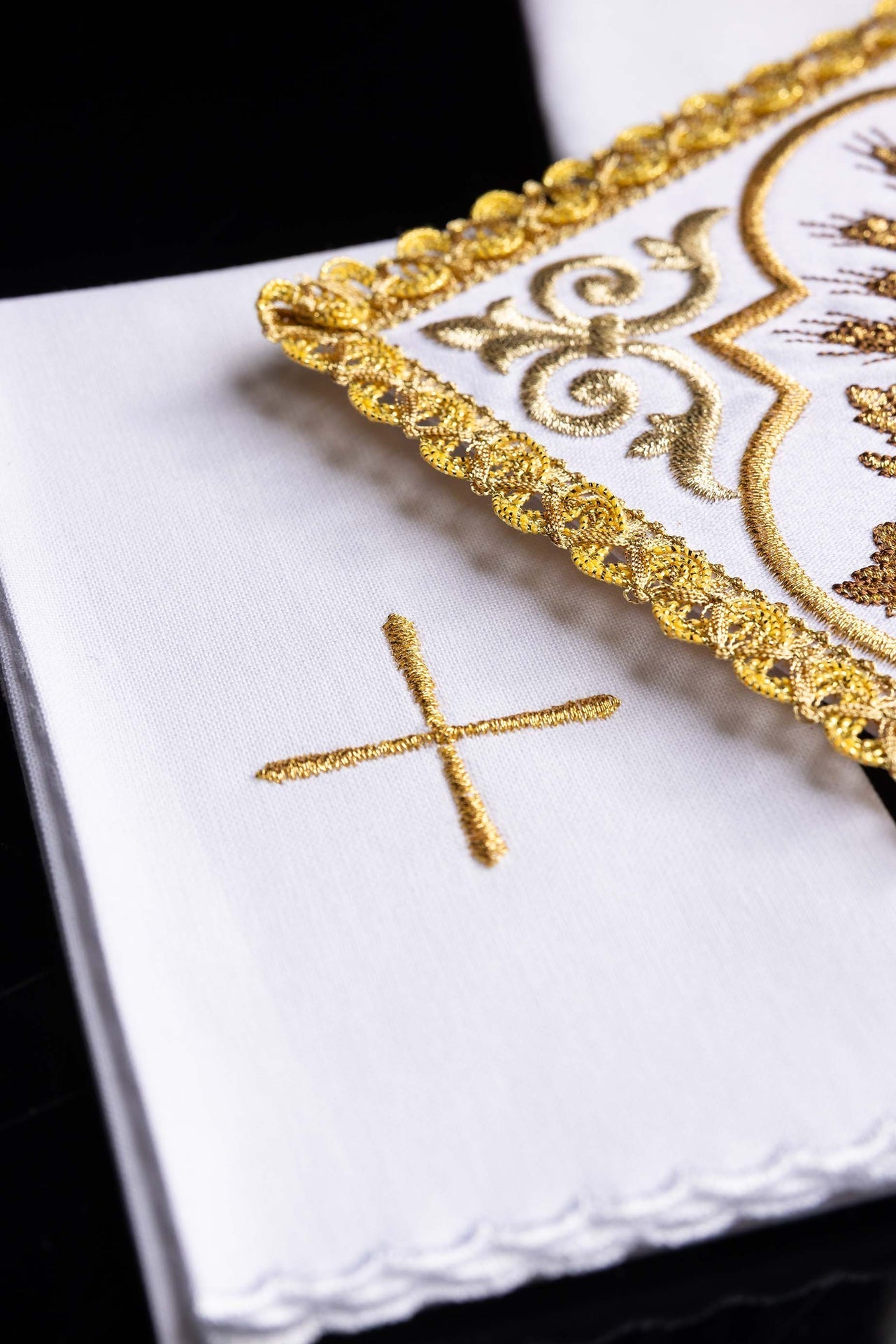 Servicio de altar bordado con la imagen del pelícano