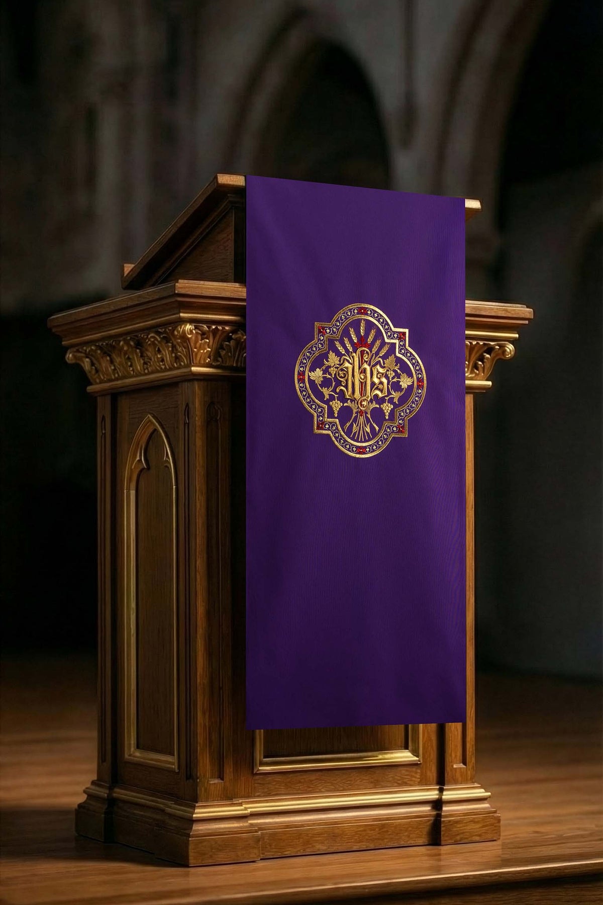Paño para ambón morado con motivo IHS bordado