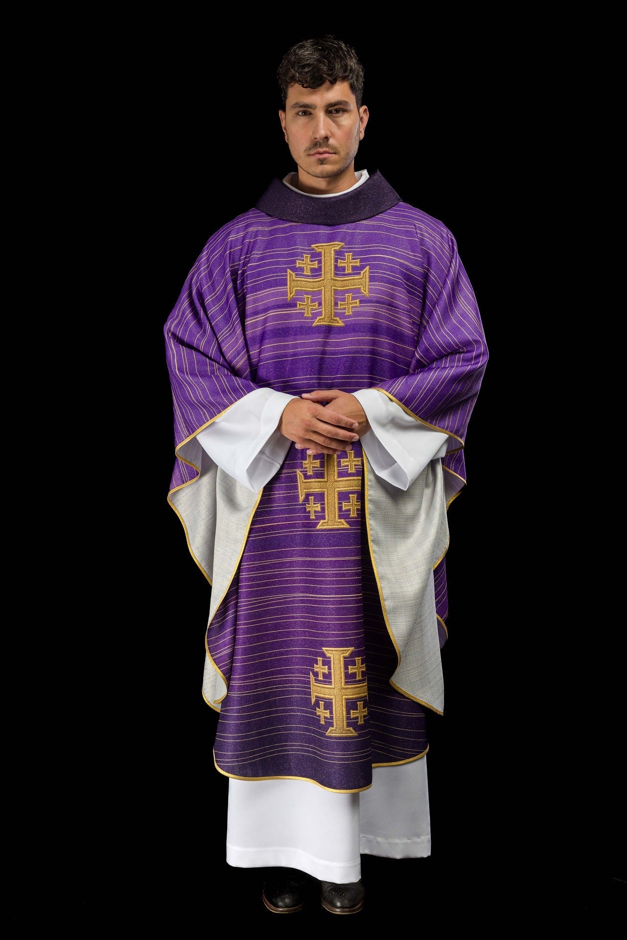 Casulla estampada con la Cruz de Jerusalén – violeta
