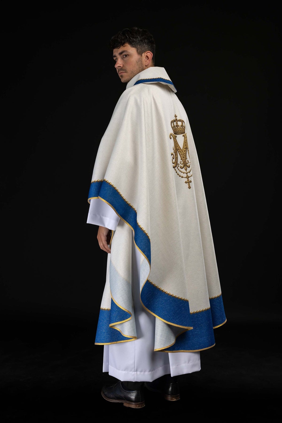 Casulla estampada con la imagen de la Virgen María de Częstochowa