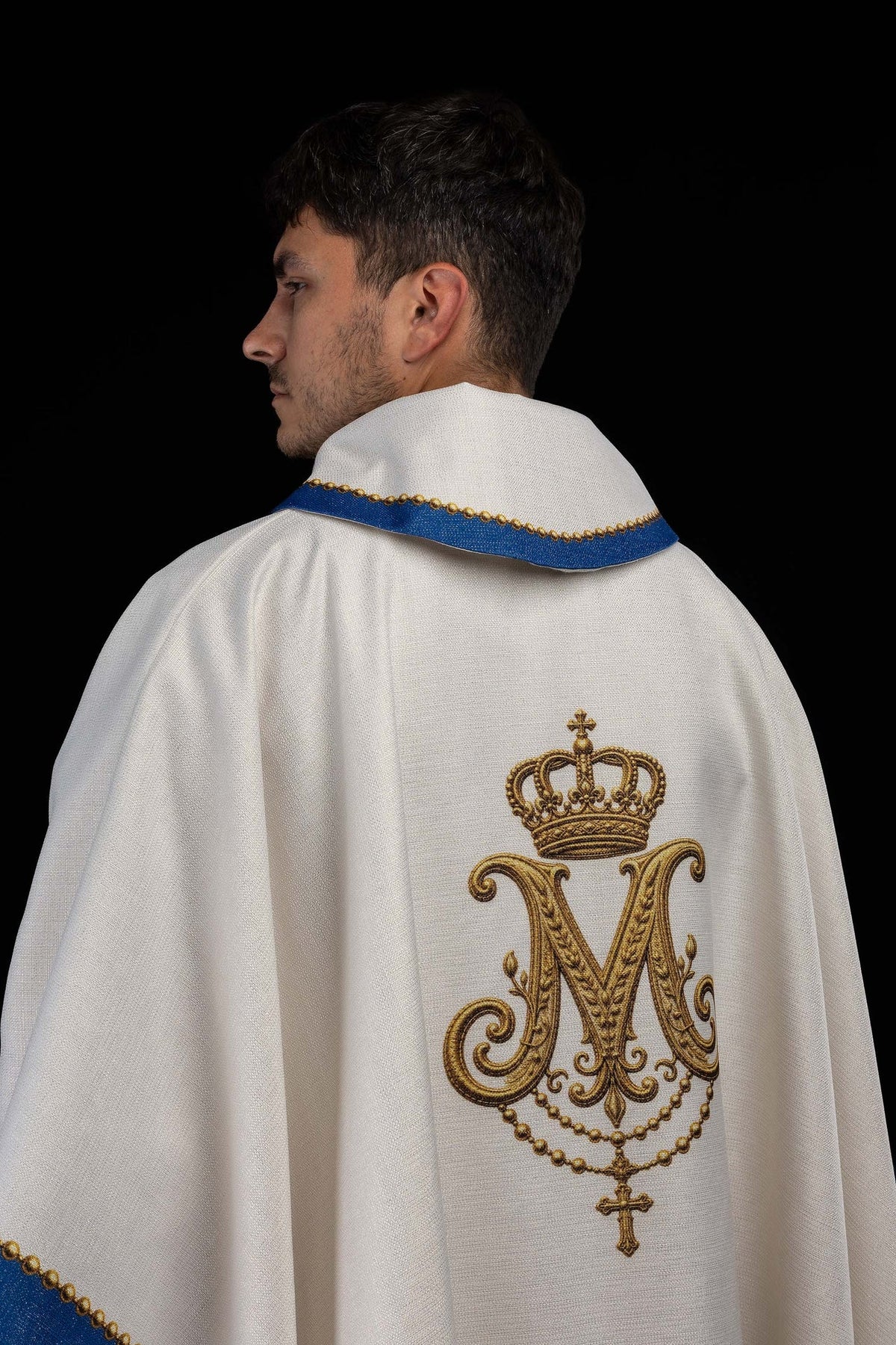 Casulla estampada con la imagen de la Virgen María de Częstochowa