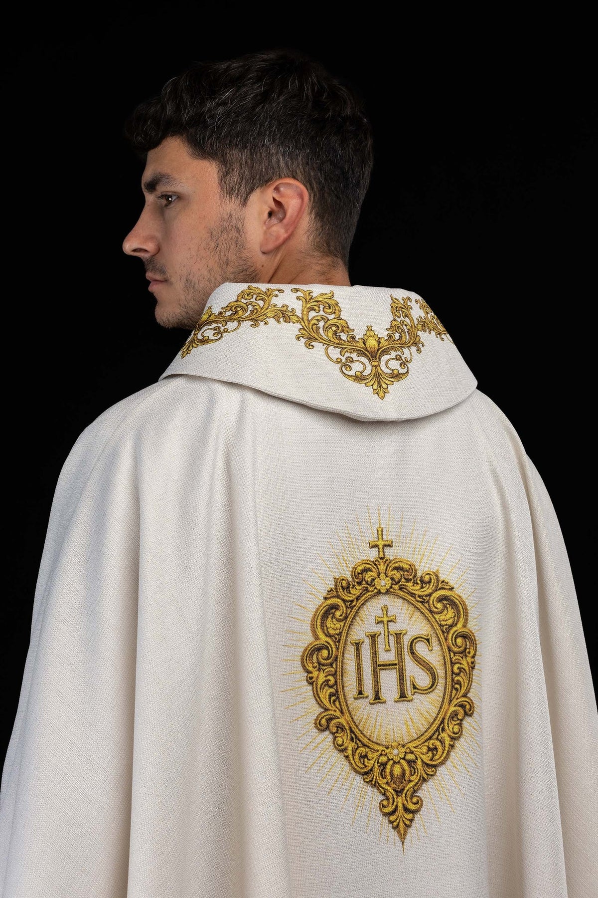 Casulla estampada beige con motivo del Sagrado Corazón de Jesús