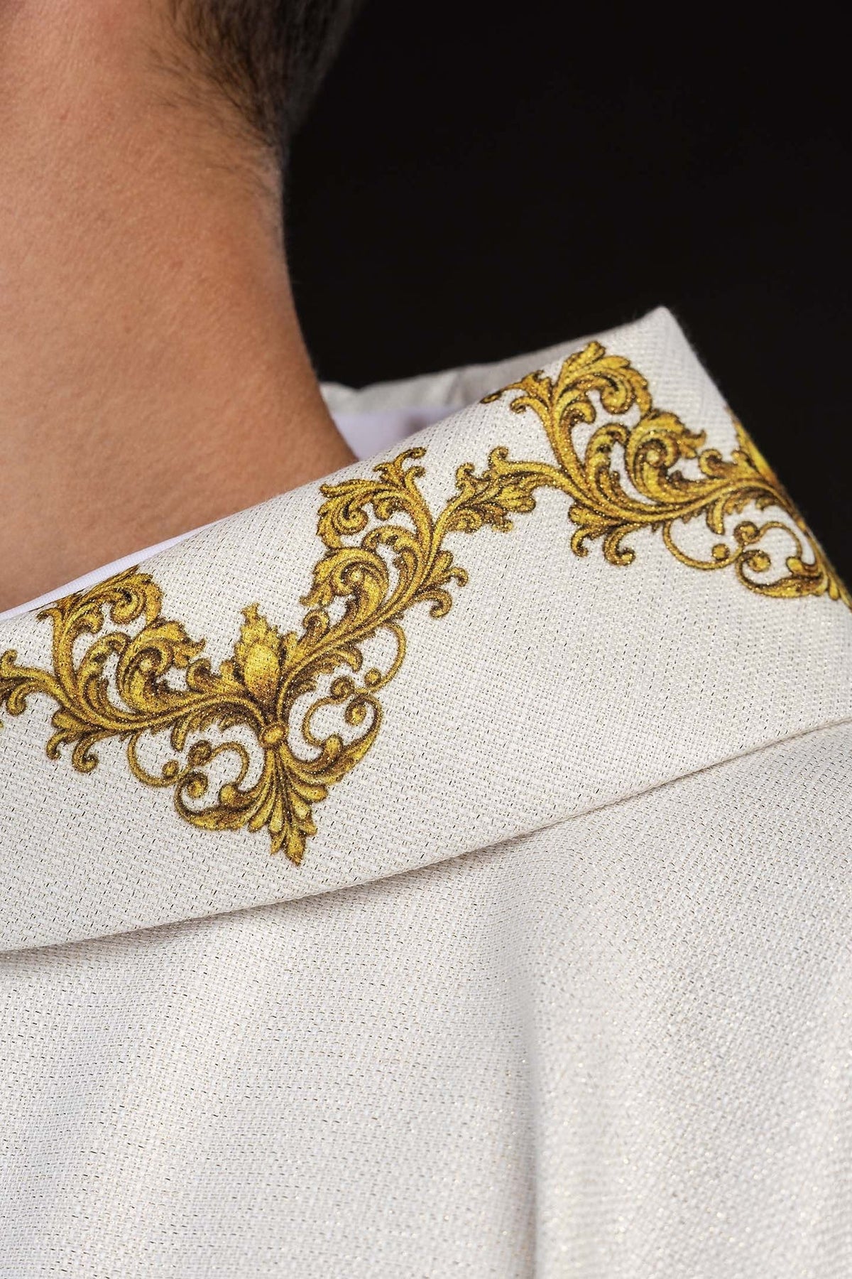 Casulla estampada beige con motivo del Sagrado Corazón de Jesús