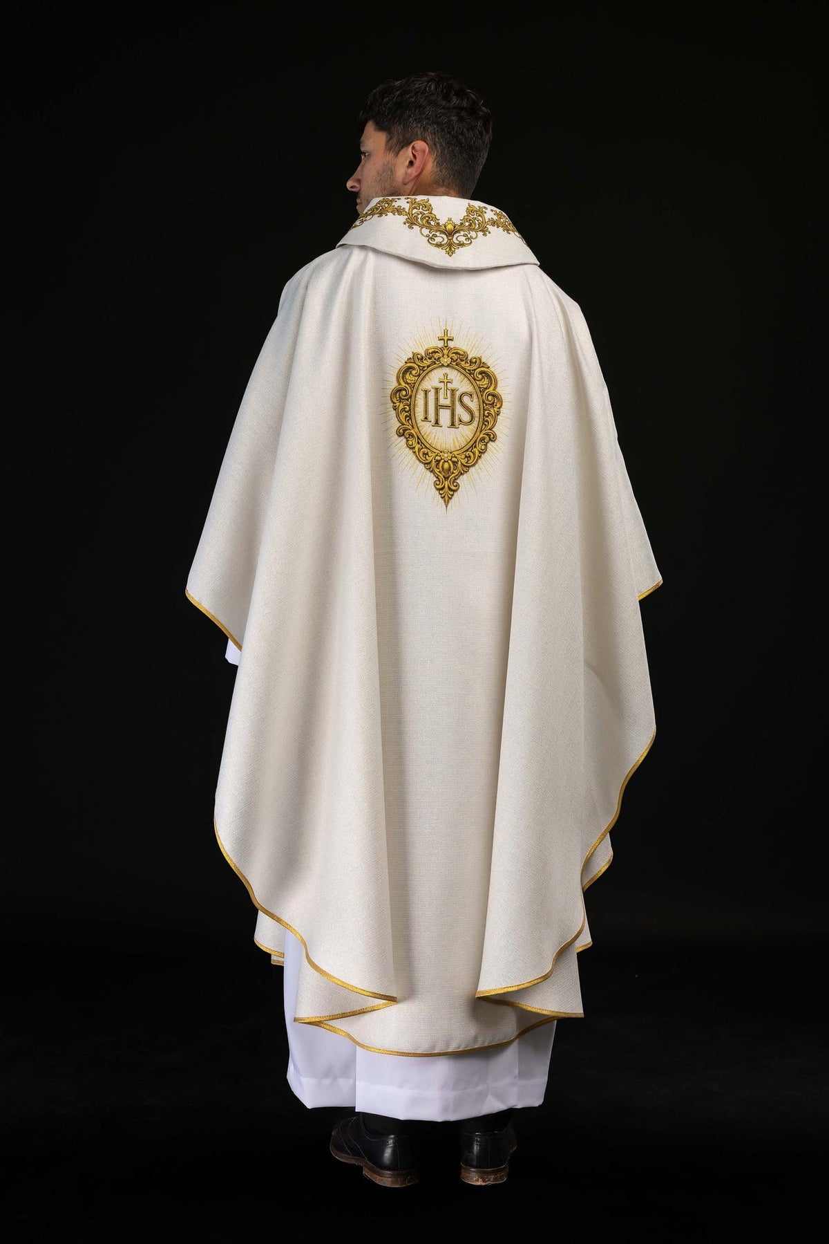 Casulla estampada beige con motivo del Sagrado Corazón de Jesús