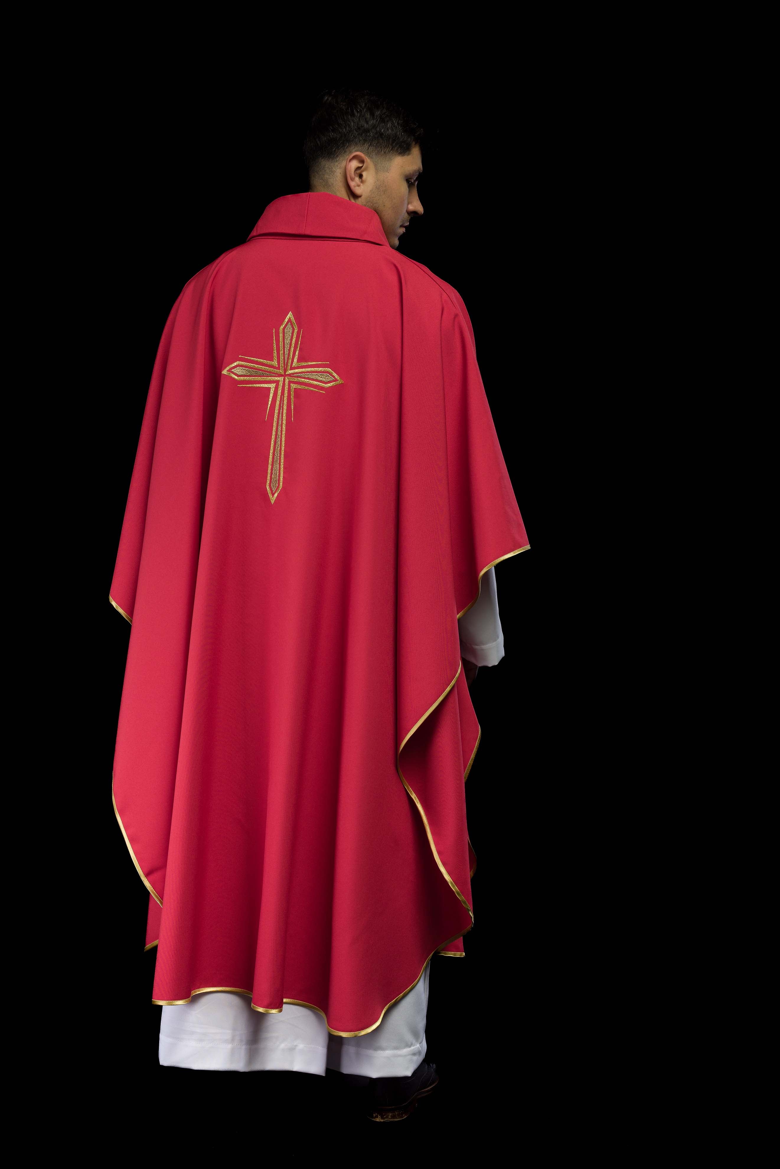 Casulla roja con bordado Cruz