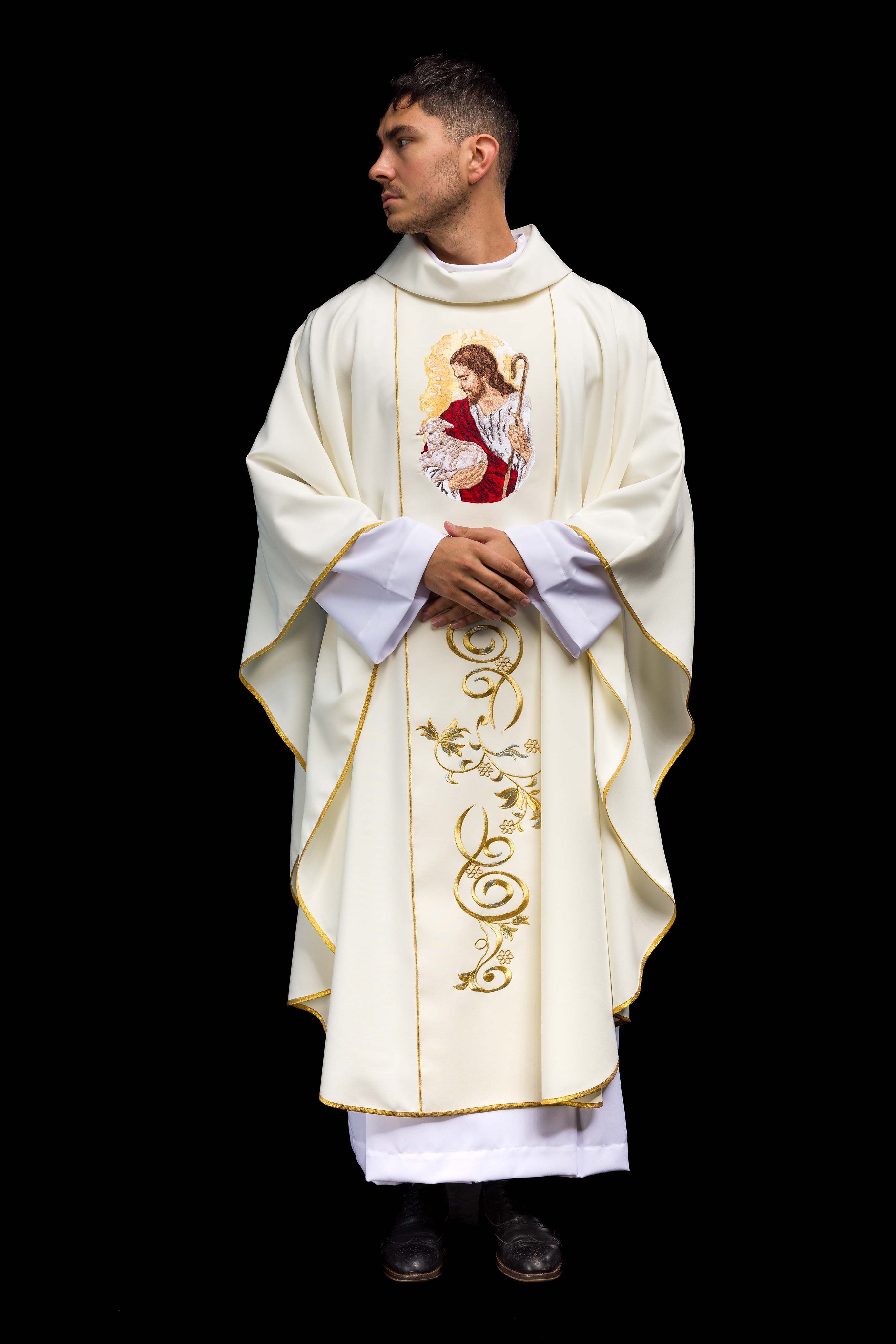 Casulla marfil con bordado imagen Jesús el Buen Pastor