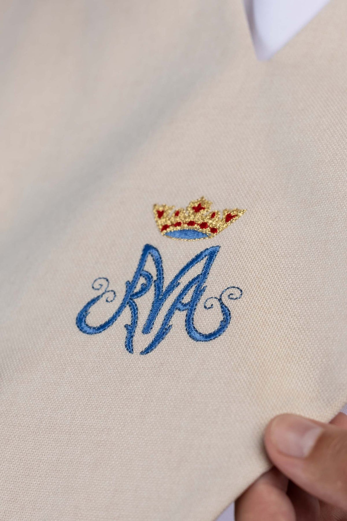 Escapulario para lectores en beige con bordado mariano