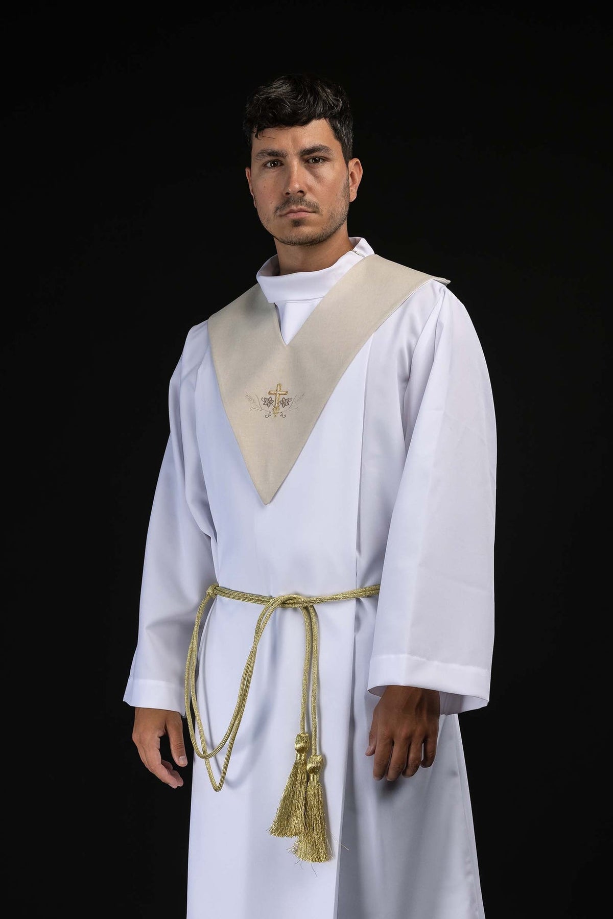 Palio para lector beige con cruz dorada bordada