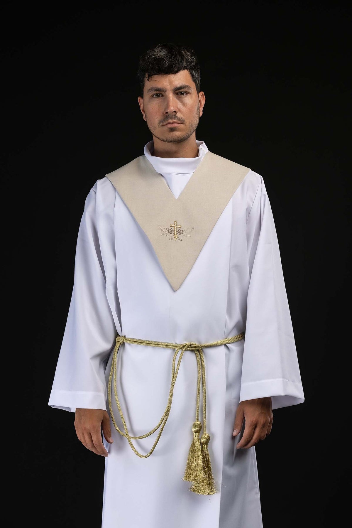 Palio para lector beige con cruz dorada bordada