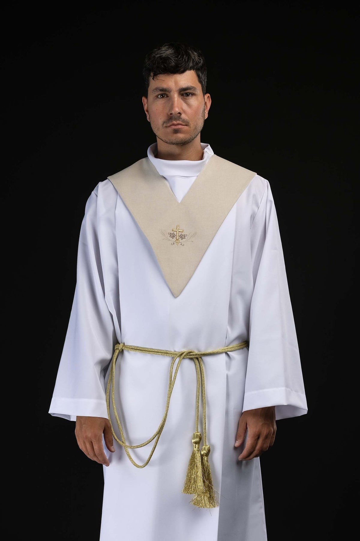 Palio para lector beige con cruz dorada bordada