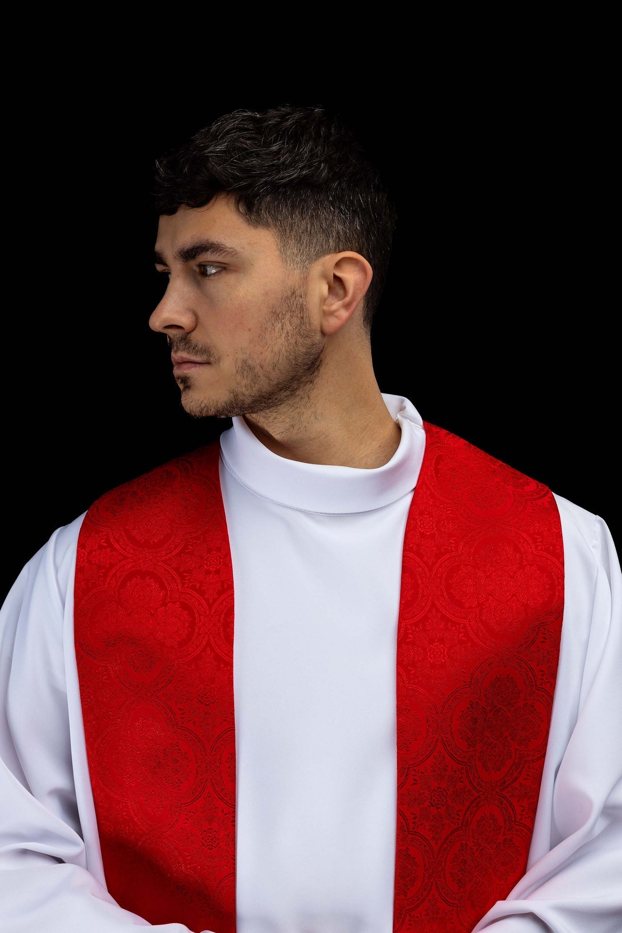 Estola bordada con motivo de cruz tejido jacquard rojo