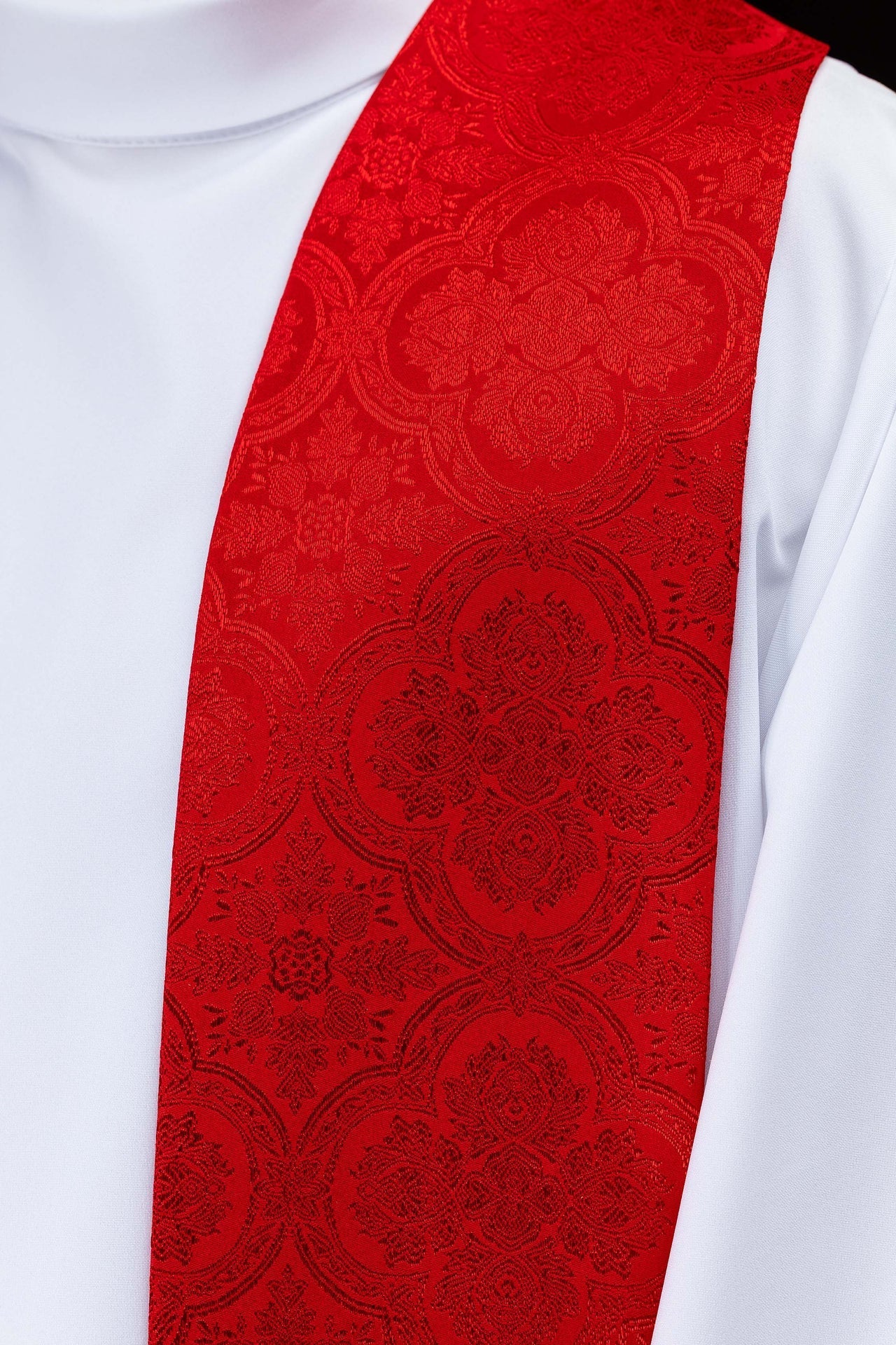 Estola bordada con motivo de cruz tejido jacquard rojo