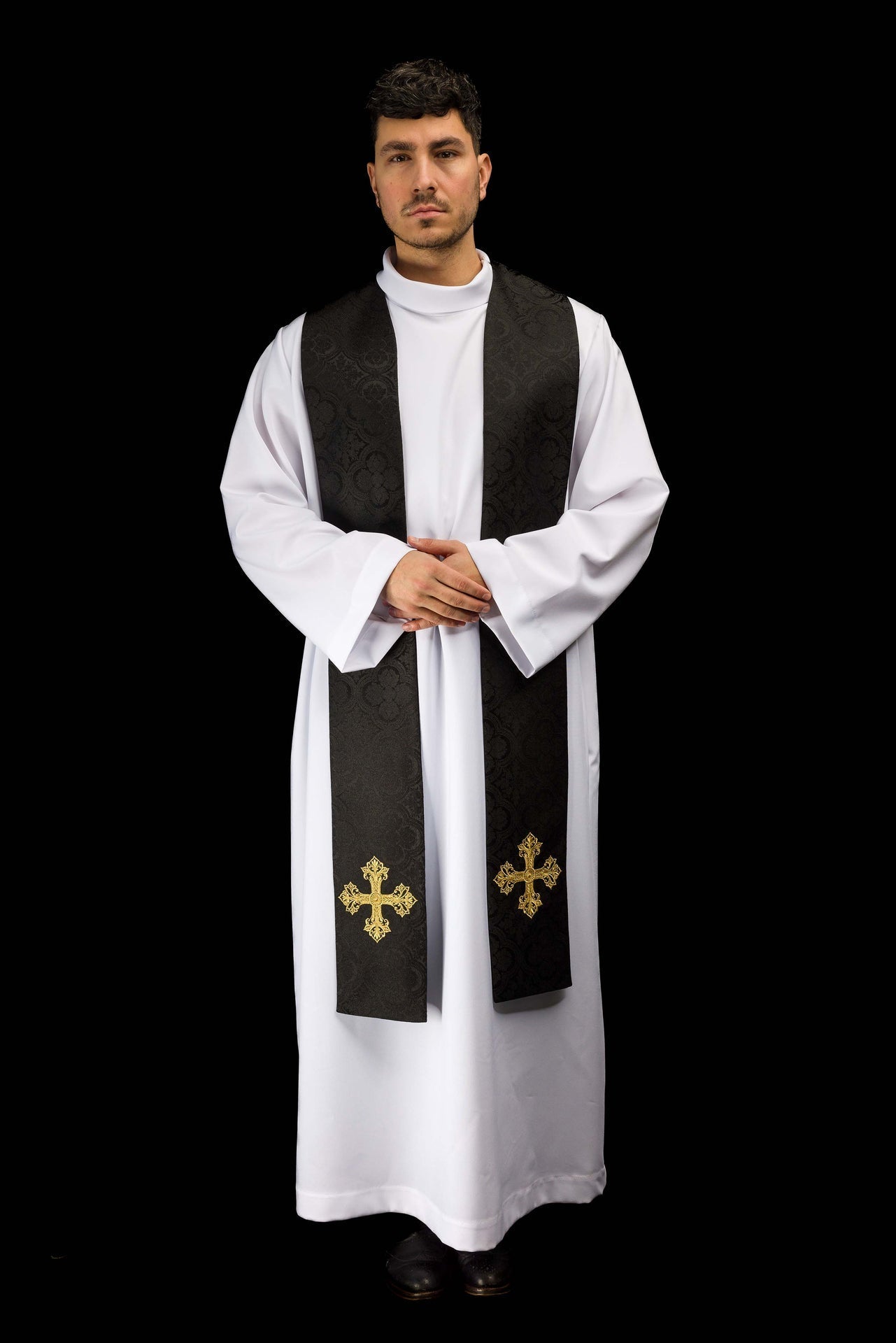 Estola bordada con motivo de cruz tejido jacquard negro