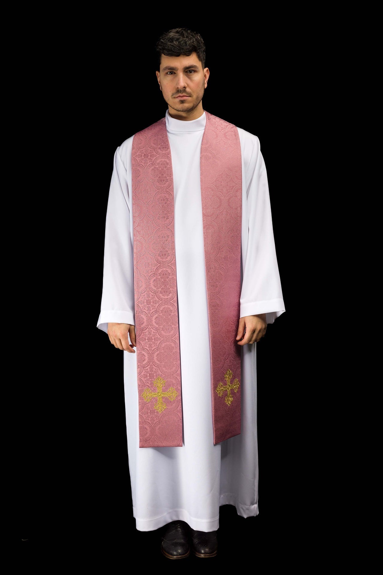 Estola bordada con motivo de cruz tejido jacquard rosa